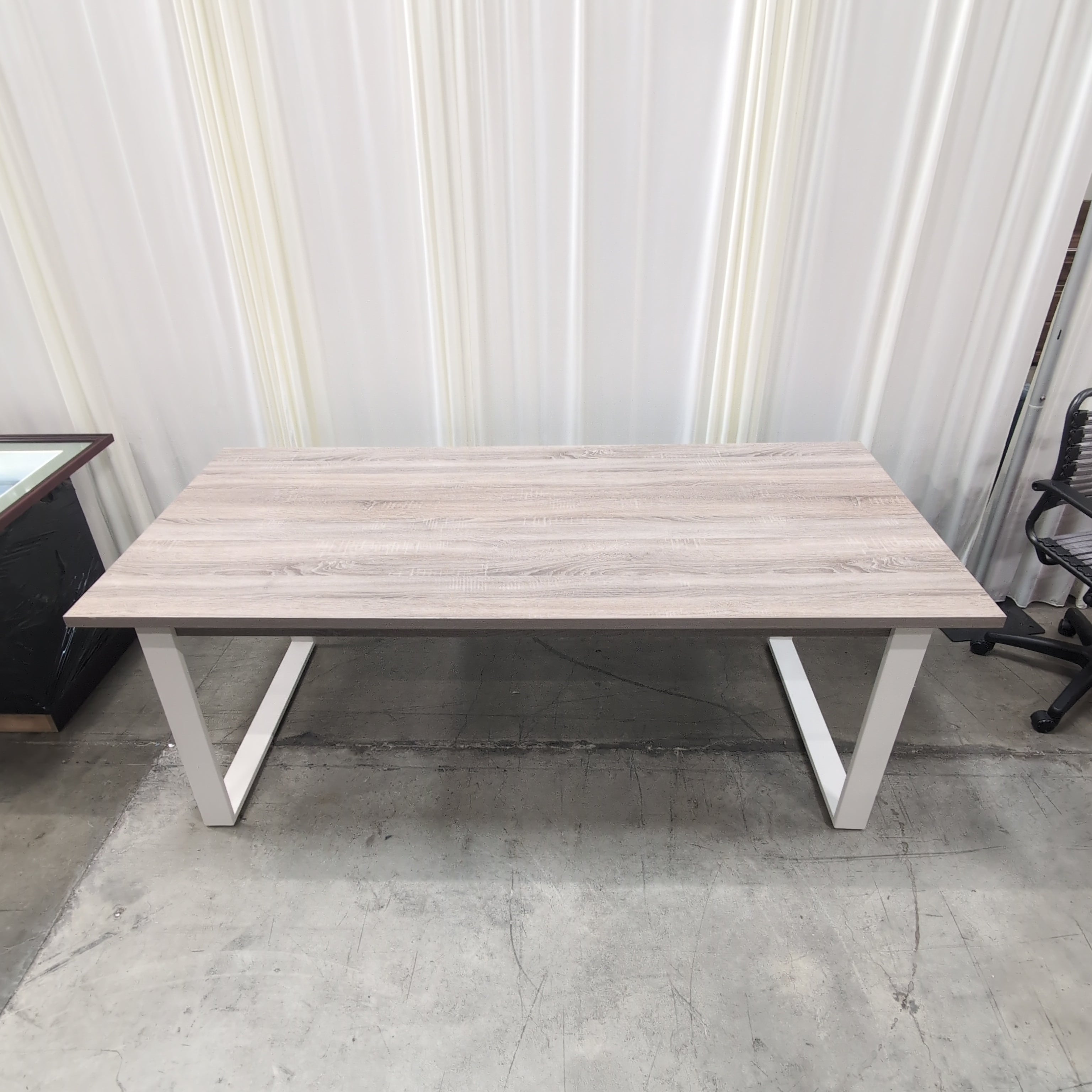 Light Wood Grain Modern Dining Table with White Legs