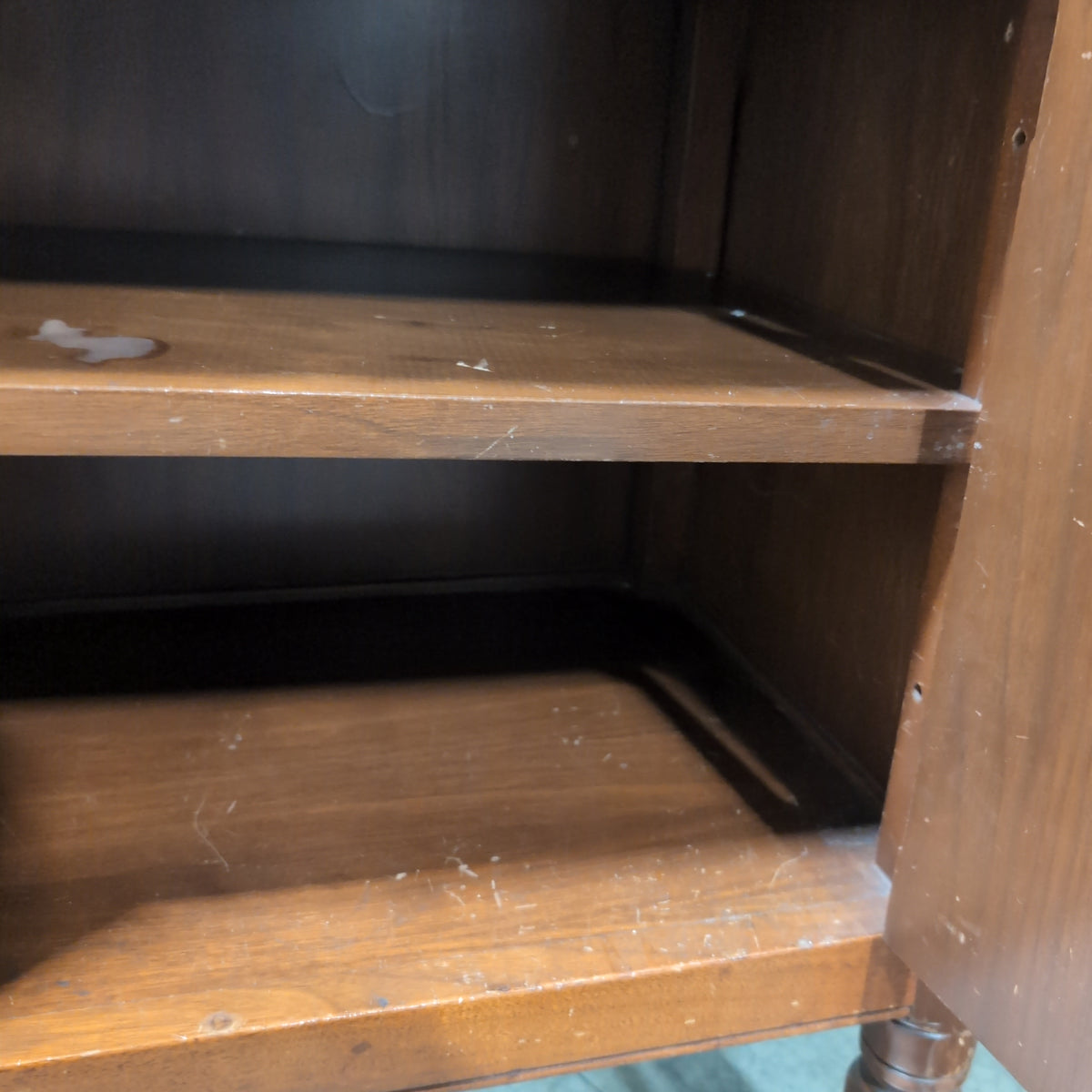 Traditional Reddish-Brown Wood Nightstand with Cabinet Door