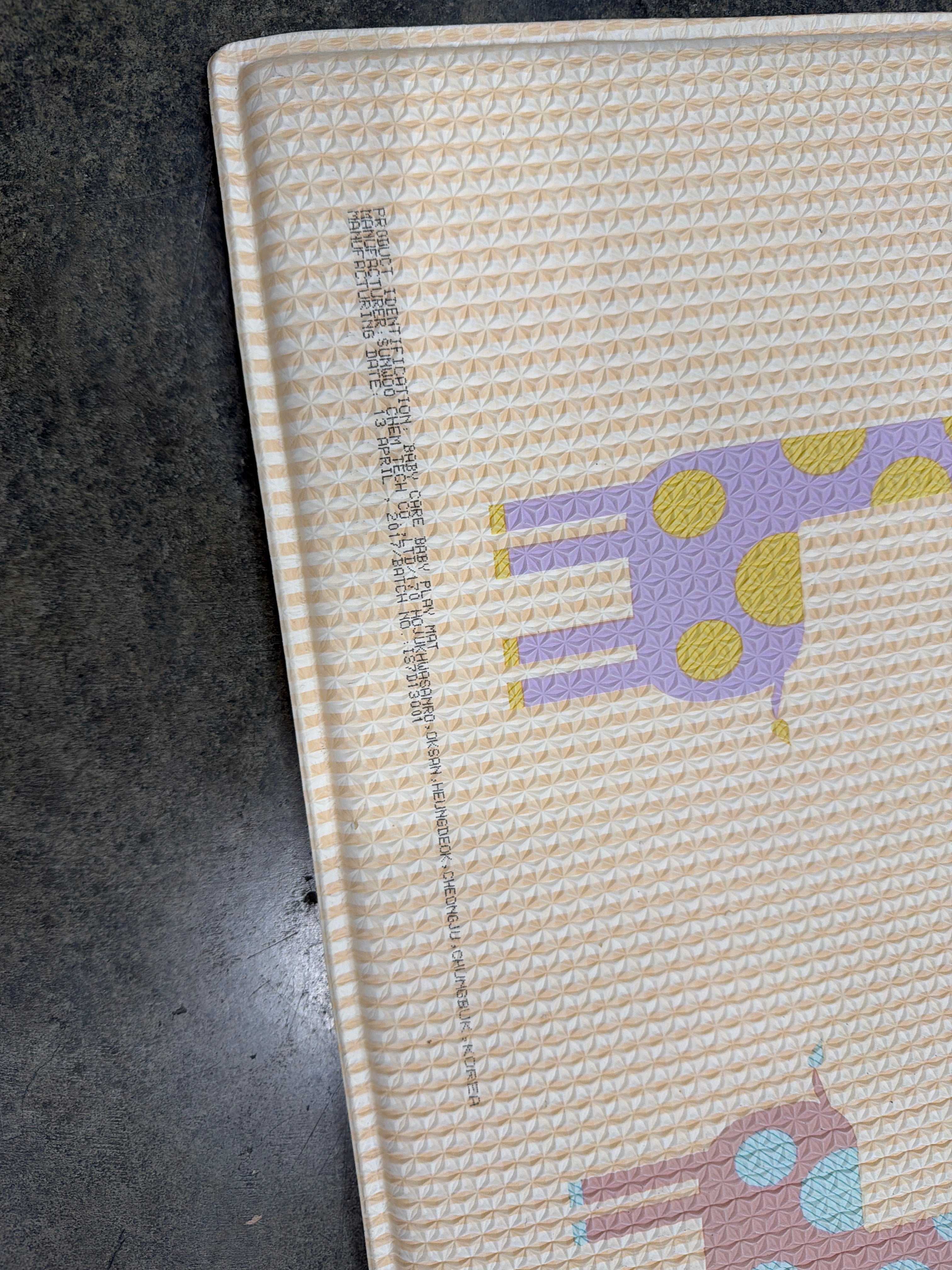 Beige Baby Care Play Mat | Giraffe in Love Design