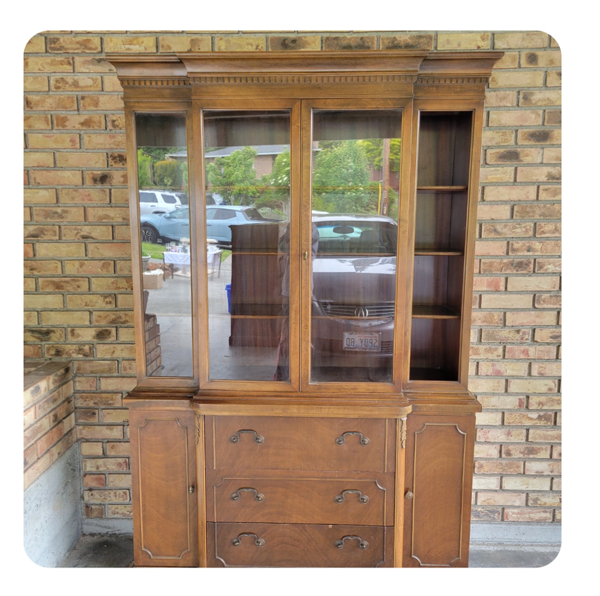 Solid Wood Traditional Colonial-style China Cabinet