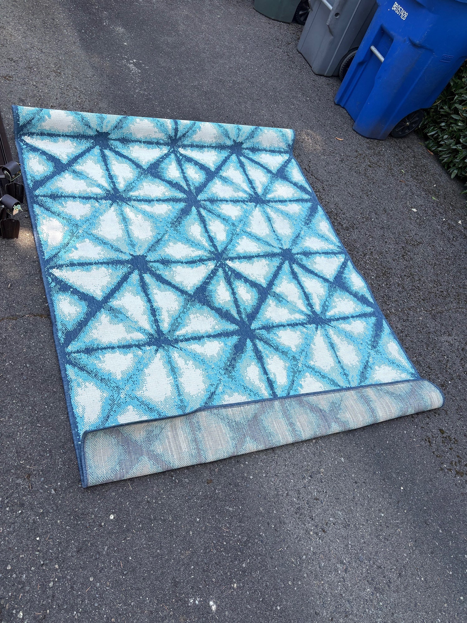 Blue Geometric Area Rug – 5x7