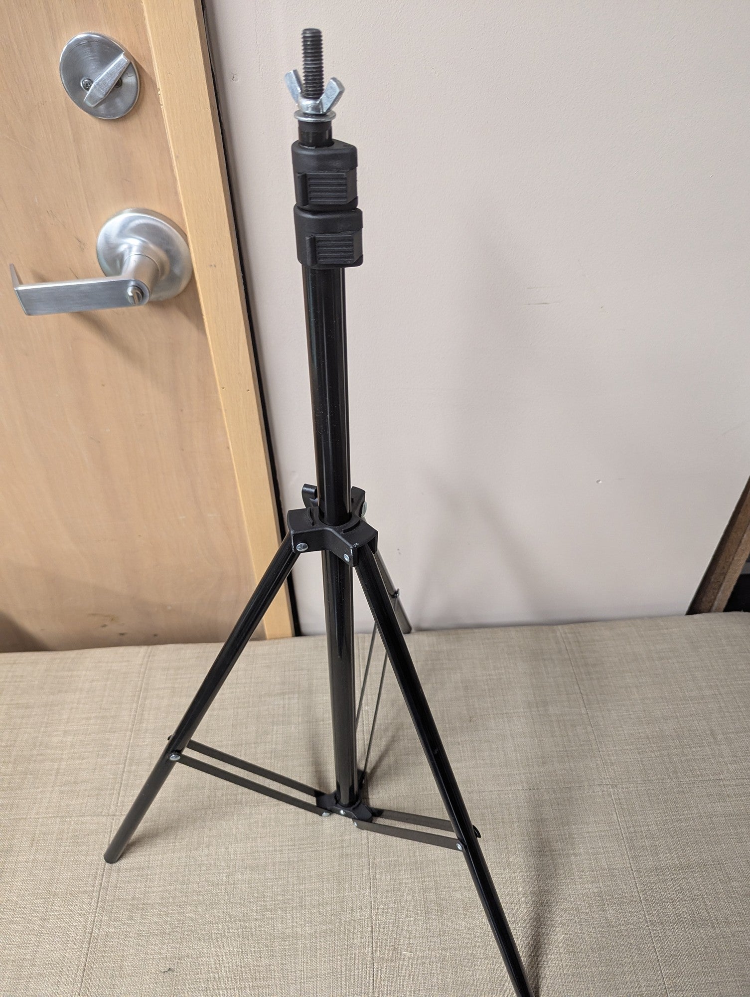HYJ-INC Sturdy Black Metal Tripod