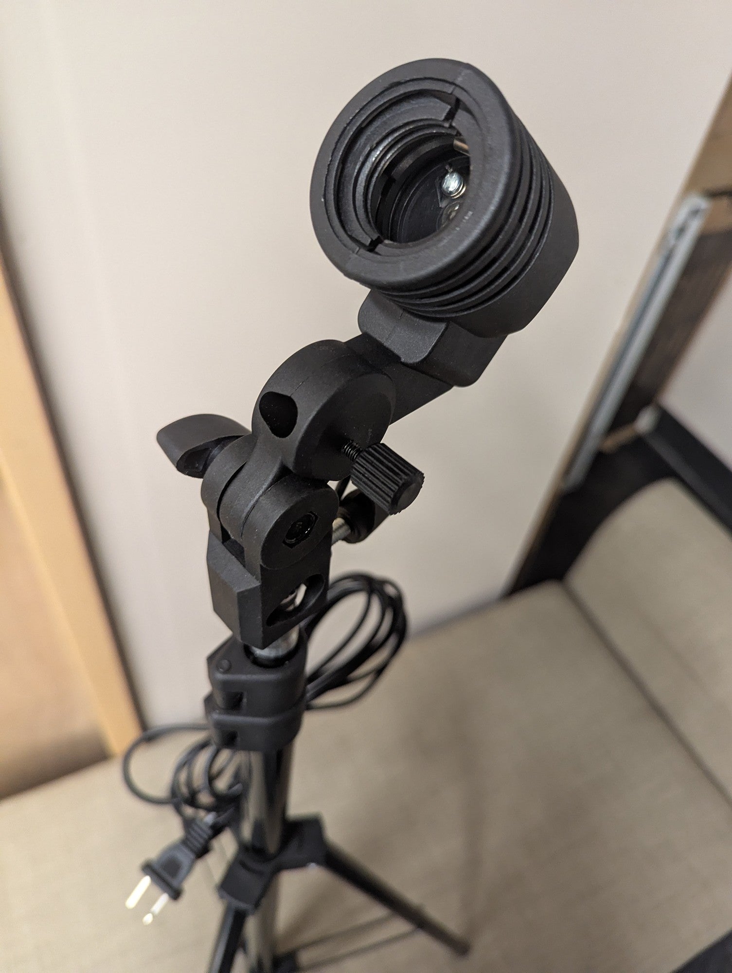 HYJ-INC Tripod Desk Lamp with Adjustable Arm