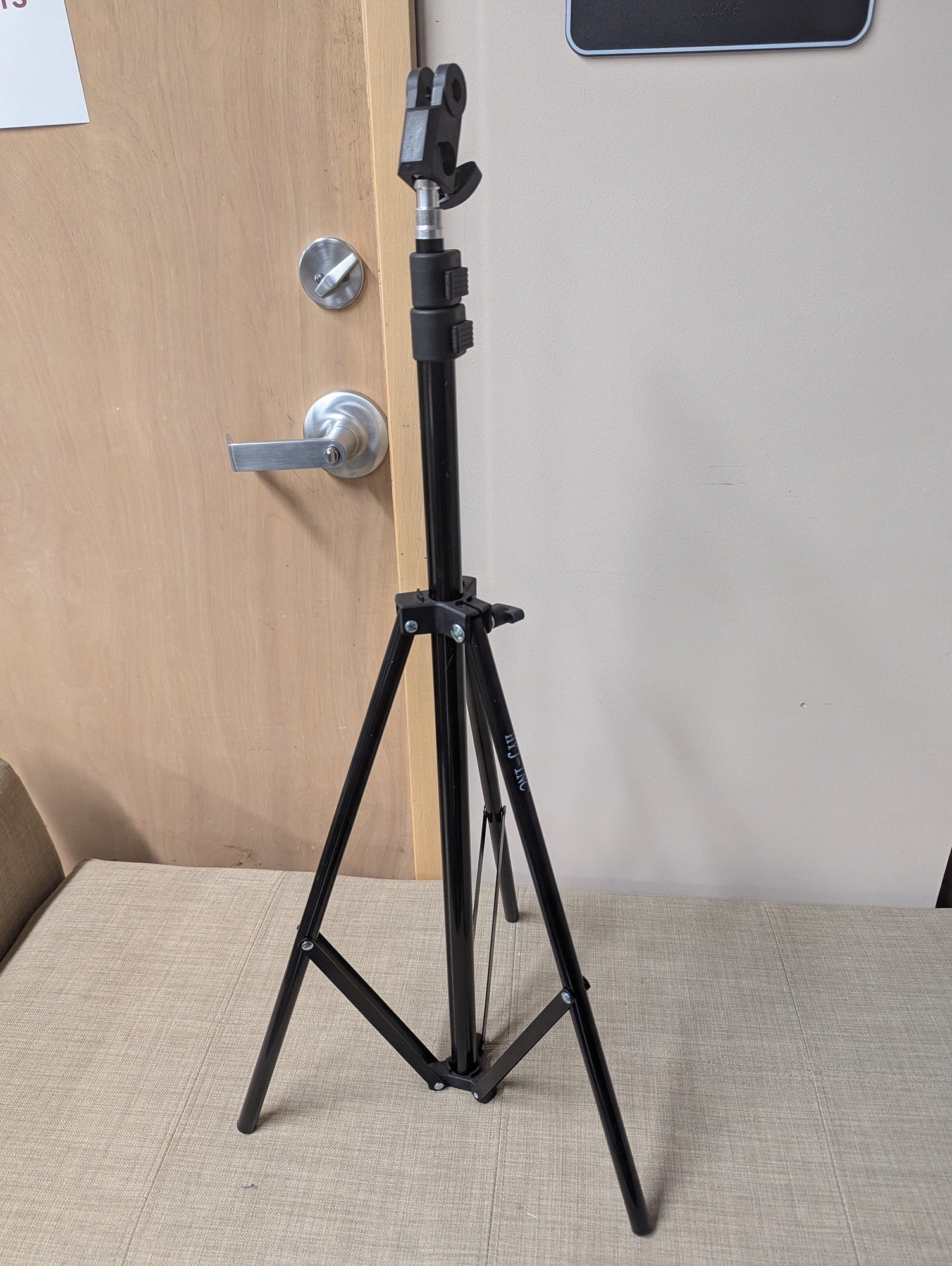 HYJ-INC Sturdy Black Metal Camera Tripod