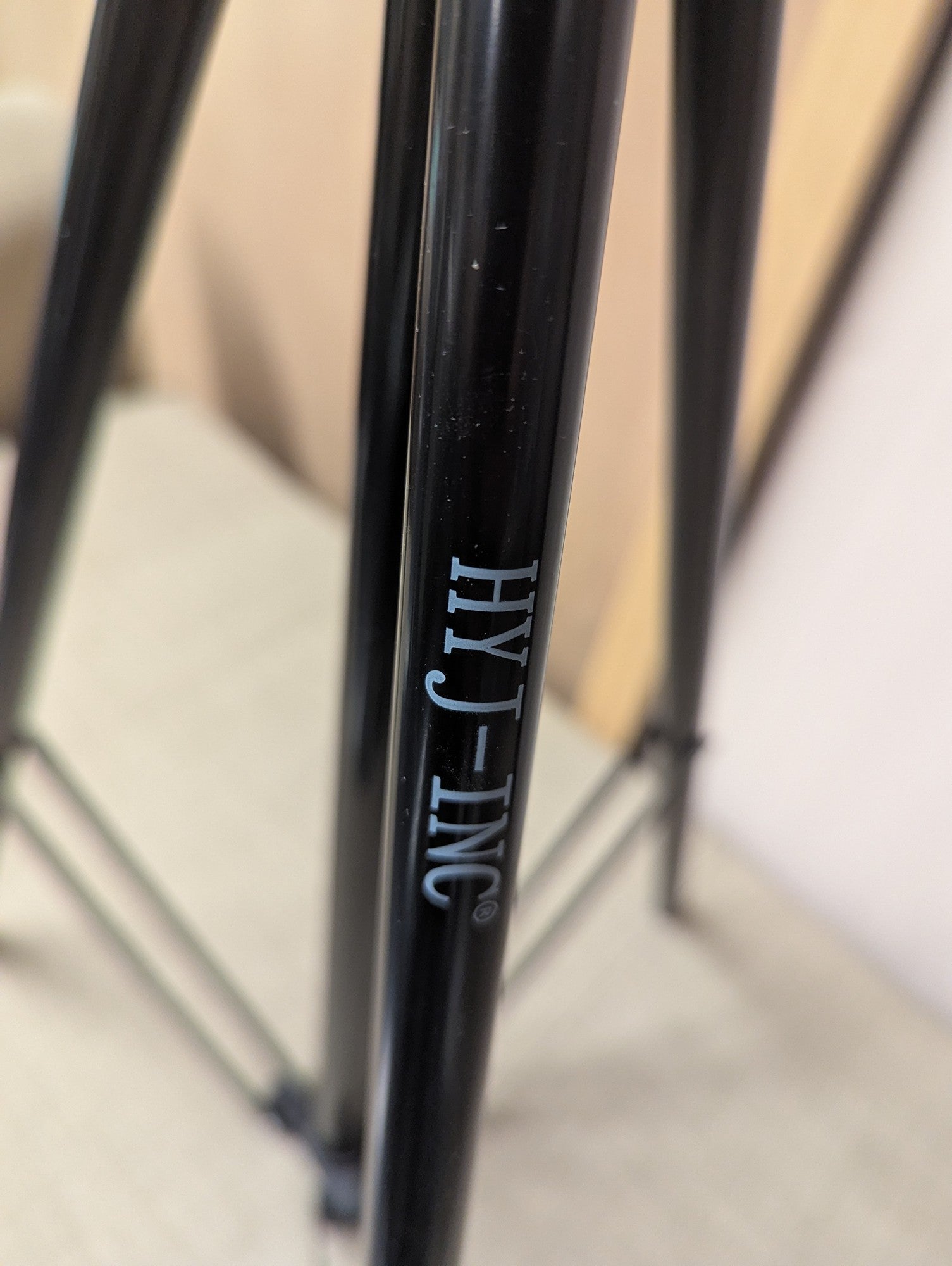 HYJ-INC Sturdy Black Metal Camera Tripod