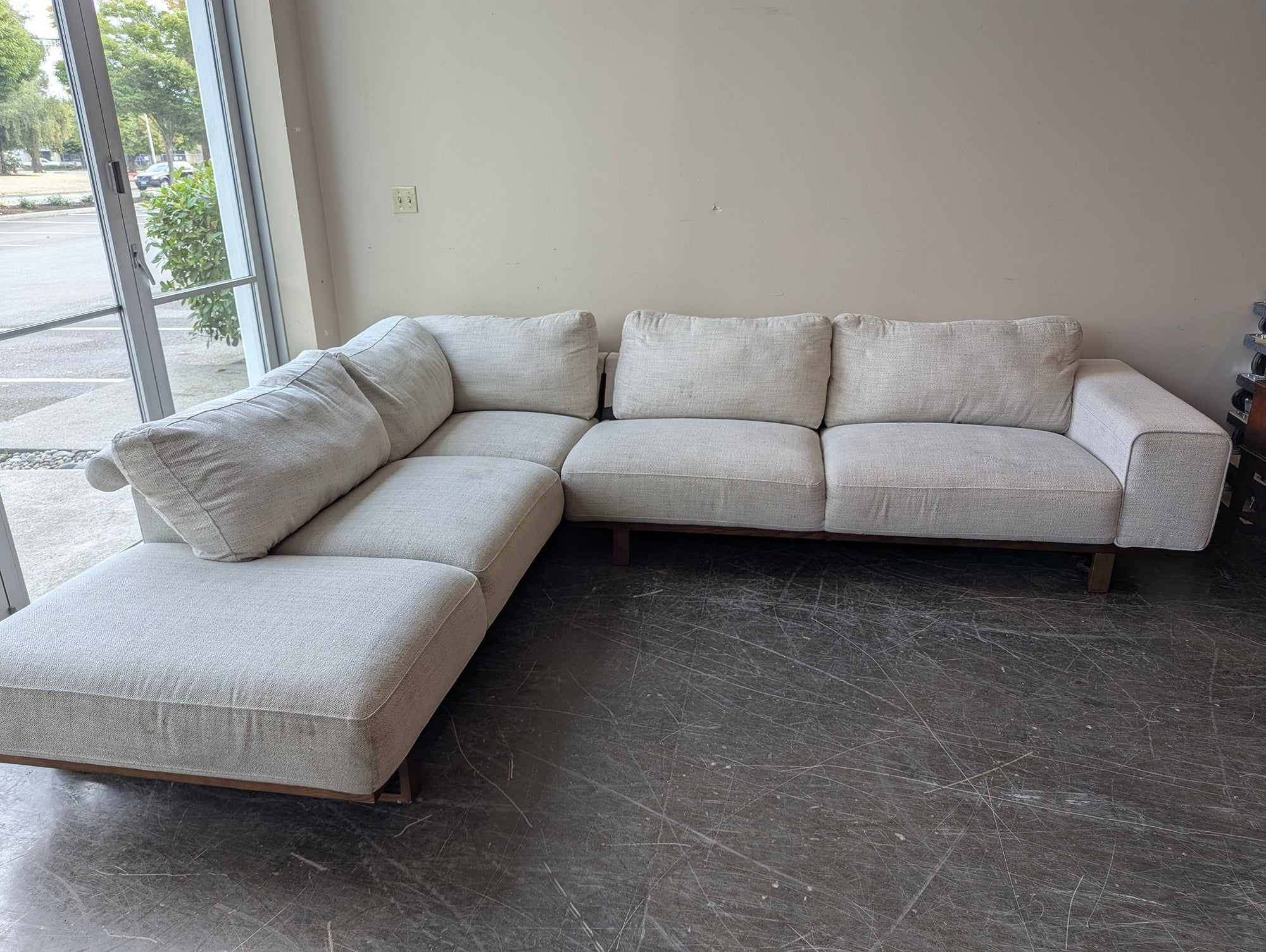 Beautiful Two Piece White Speckled L Shape Section in Good Condition