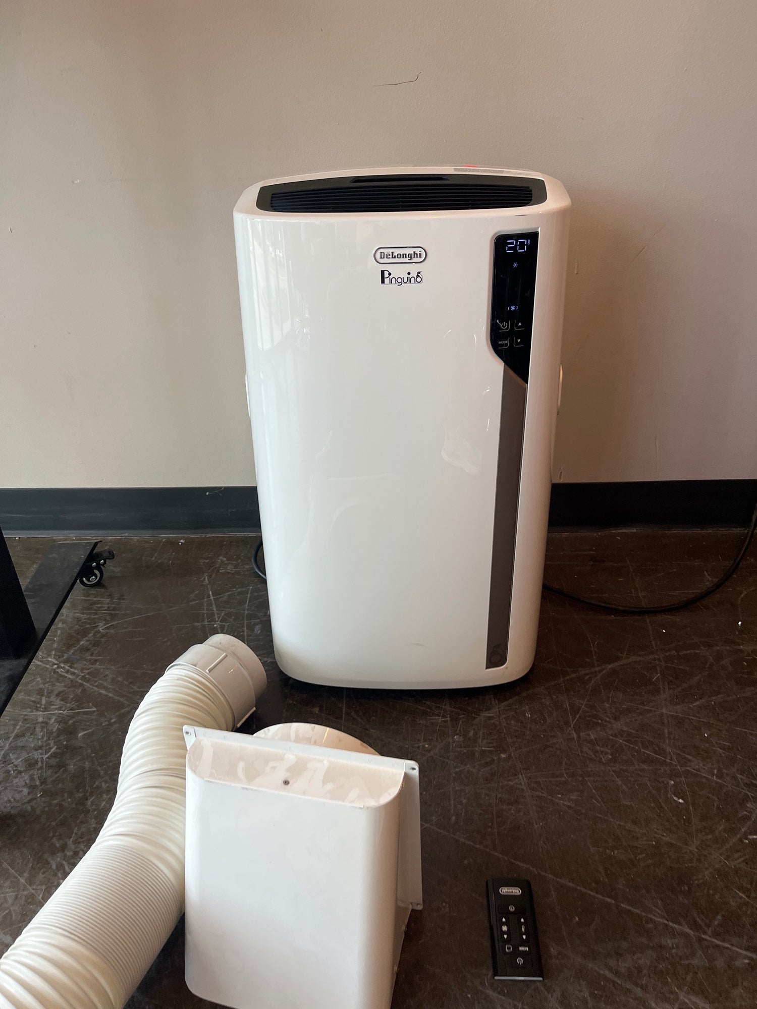 De'Longhi Pinguino 4-in-1: Air Conditioner, Heater, Dehumidifier, and Fan