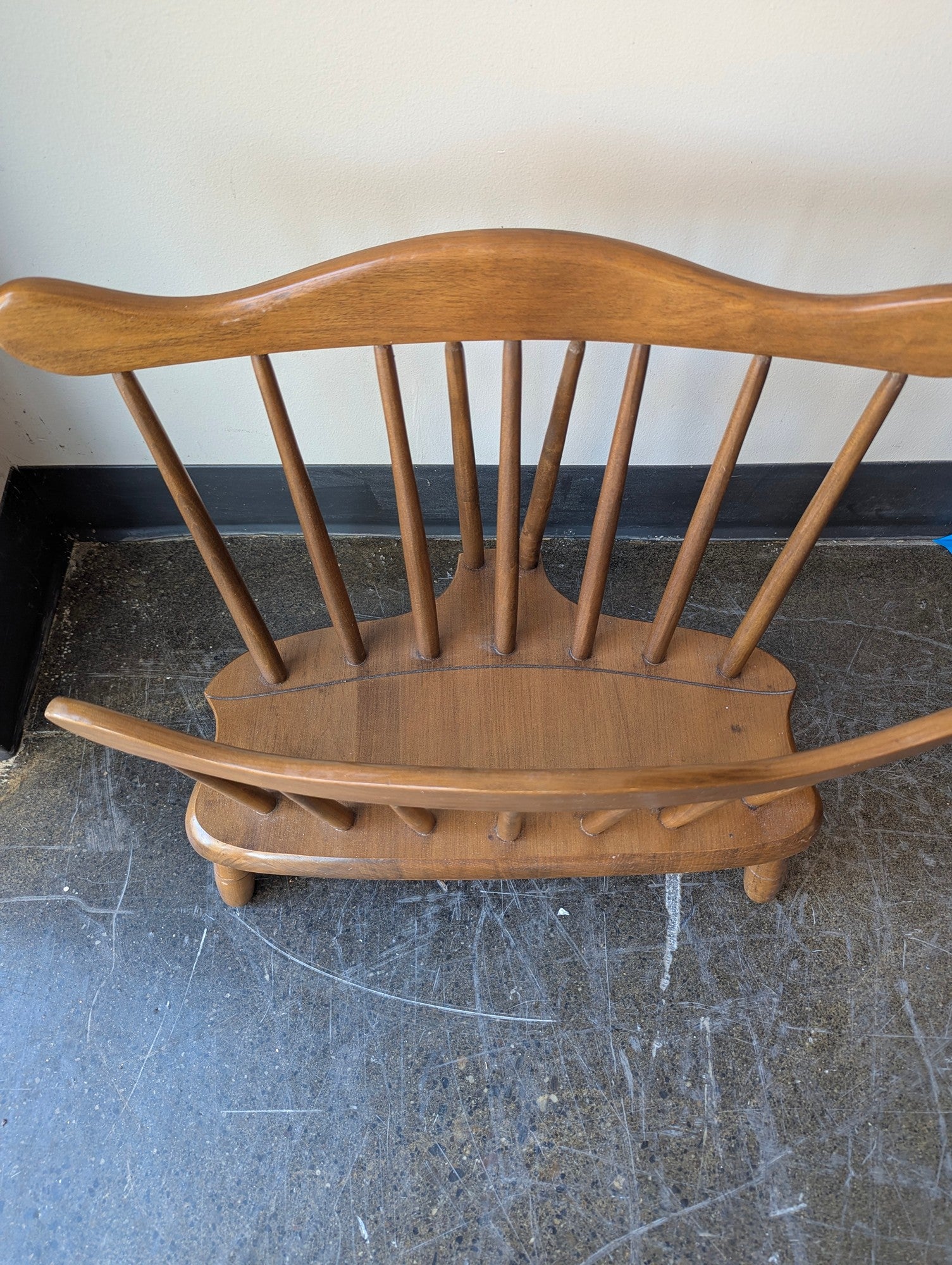 Flint Ridge Solid Maple Spindle Back Periodical Holder