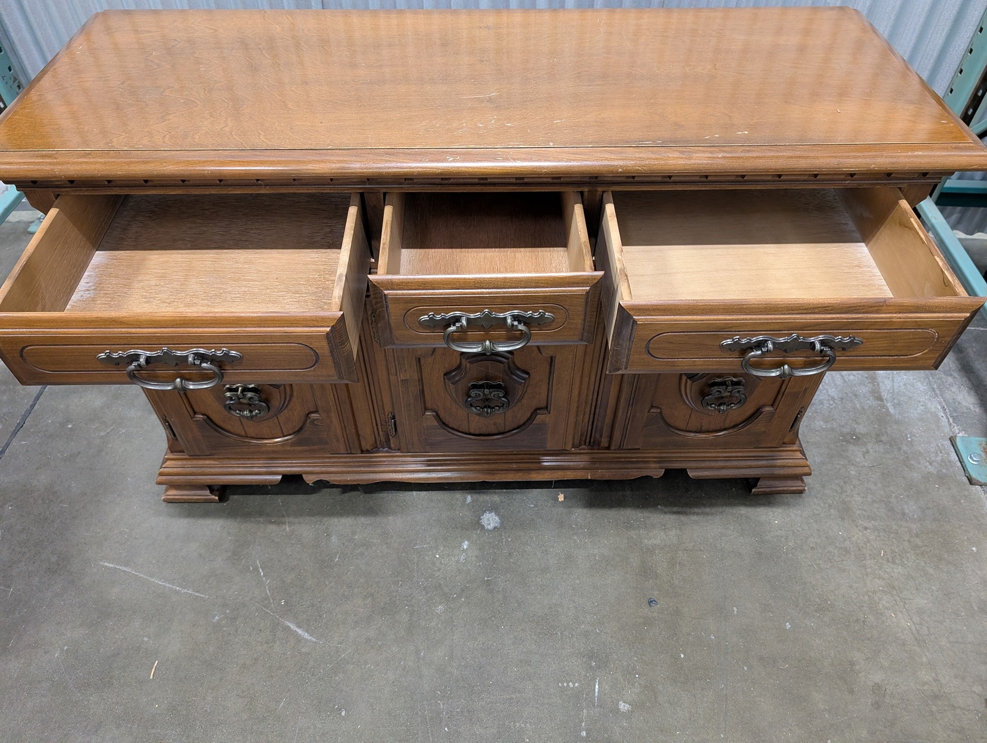 Flint Ridge Furniture Ornate Traditional Wood Buffet Sideboard Cabinet