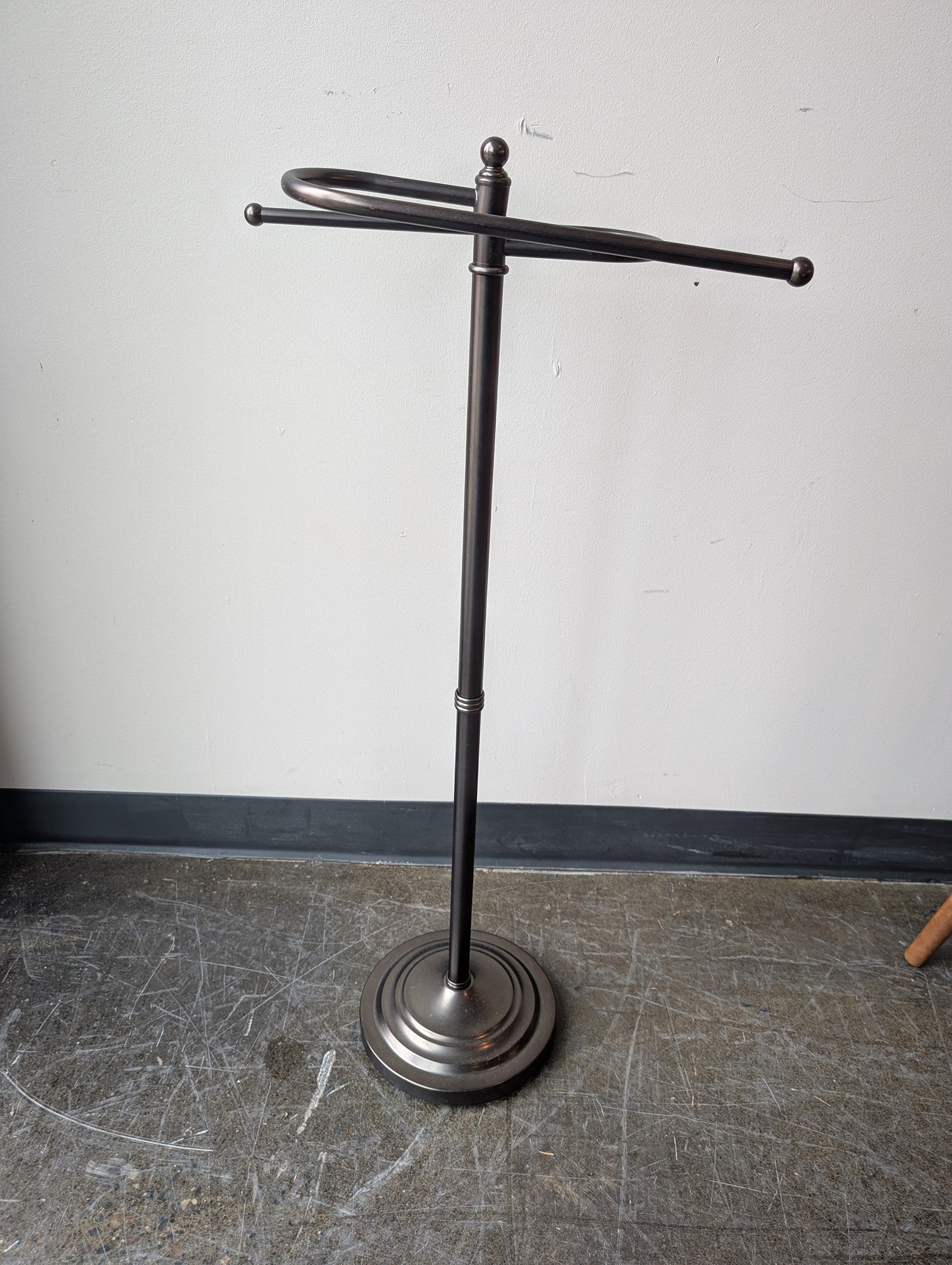 Freestanding Dark Metal Towel Holder with Dual Bars