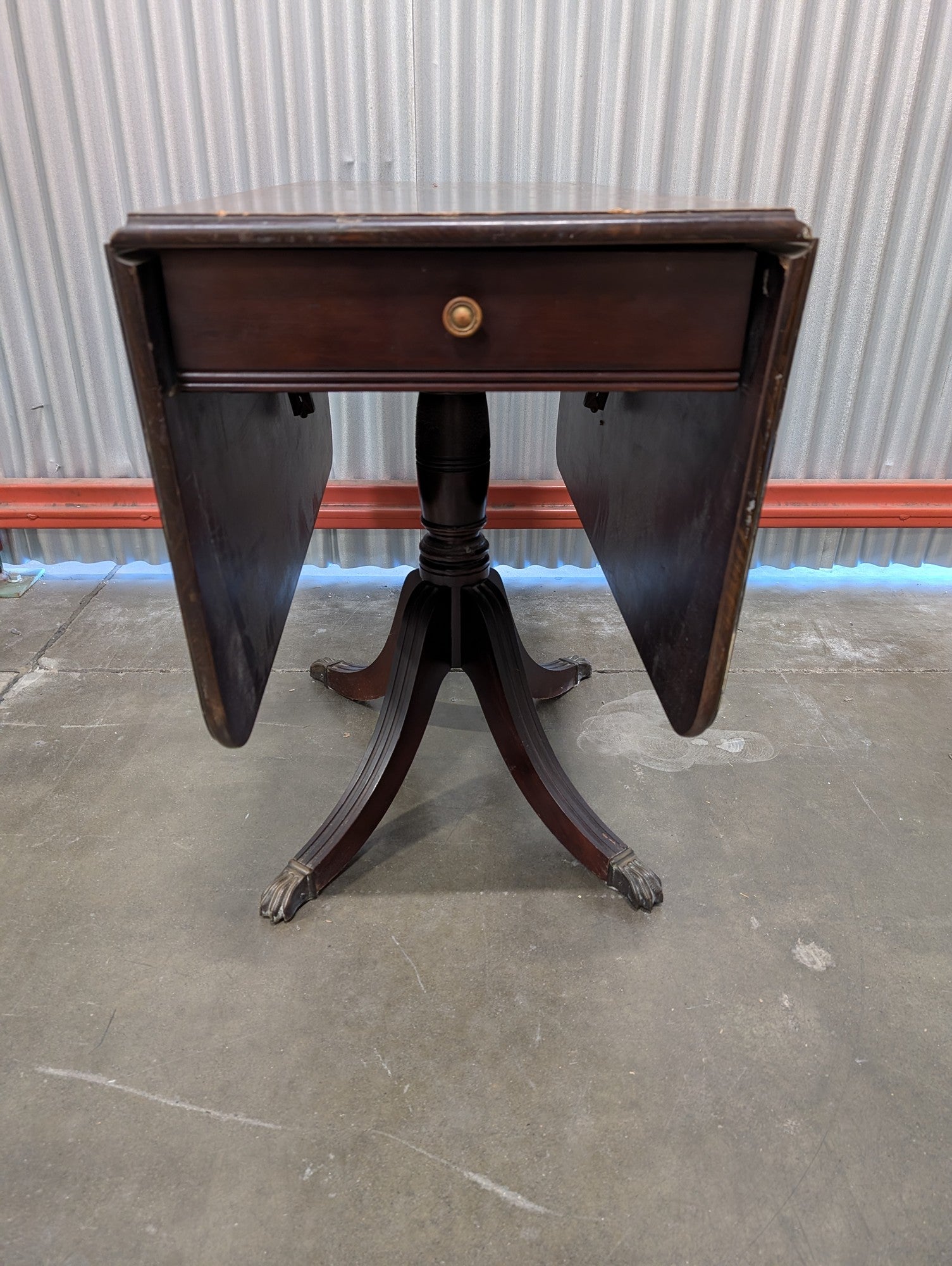 Brandt Traditional Mahogany Drop Leaf Pedestal Table