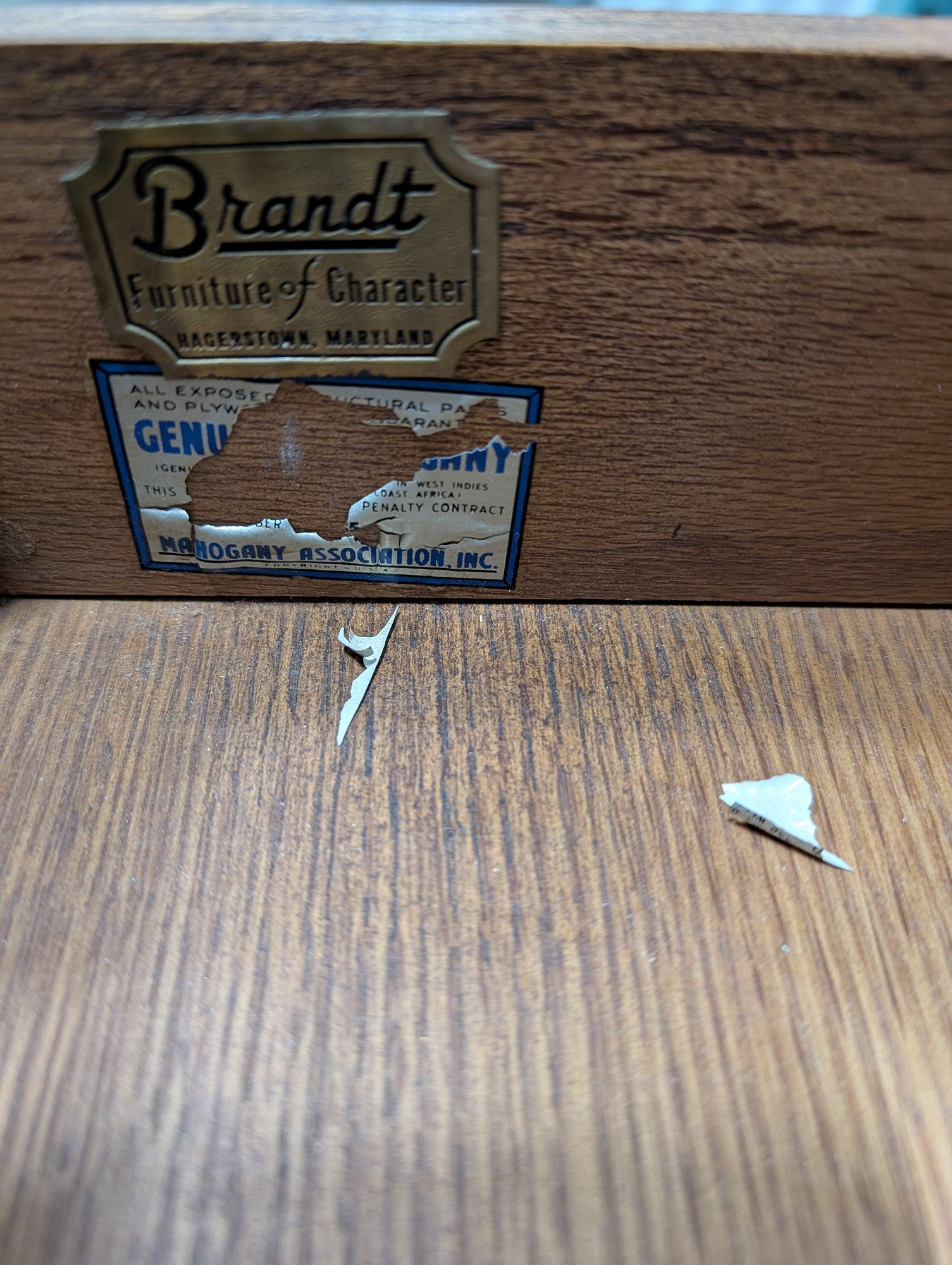 Brandt Traditional Mahogany Drop Leaf Pedestal Table