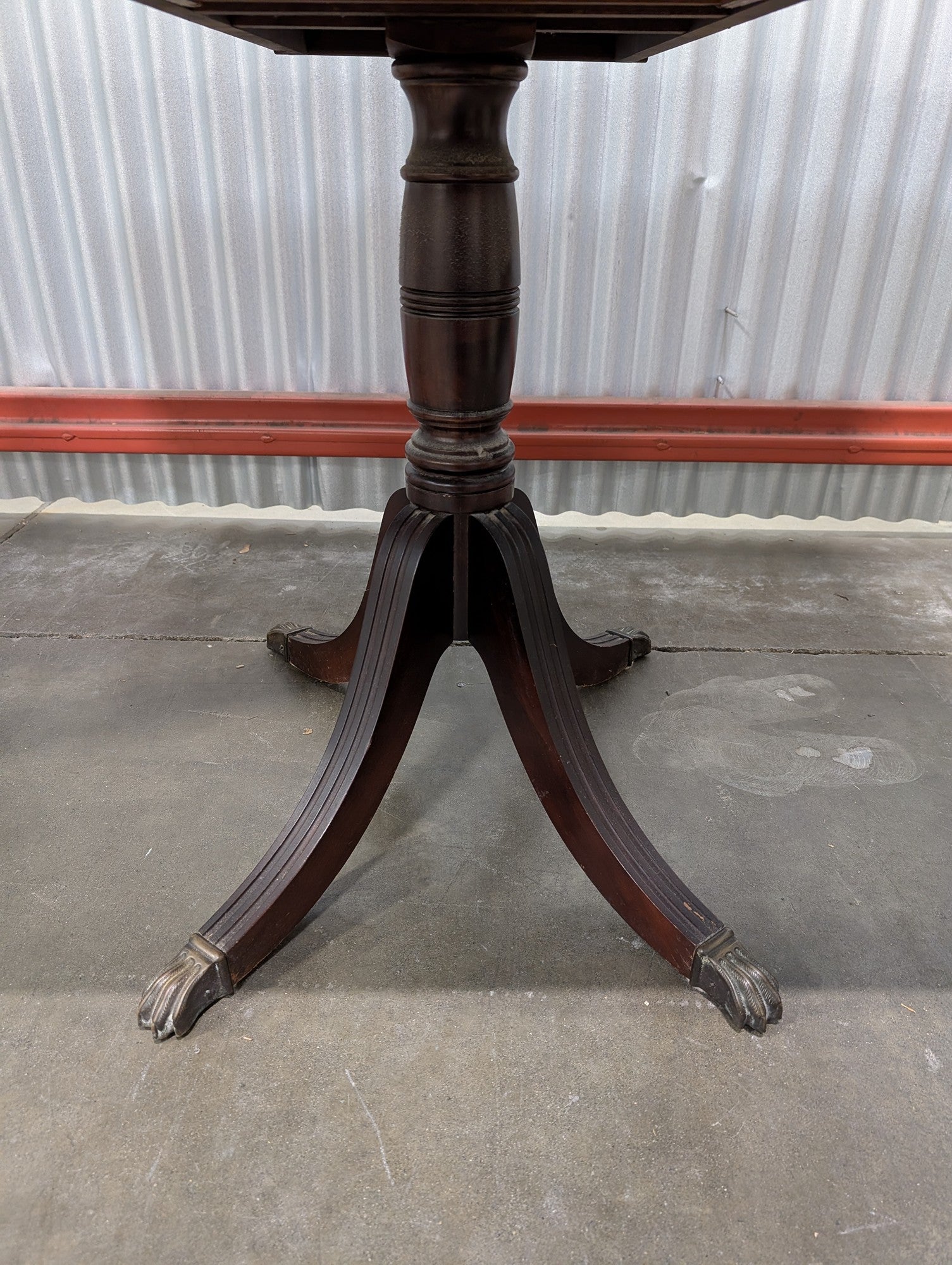 Brandt Traditional Mahogany Drop Leaf Pedestal Table