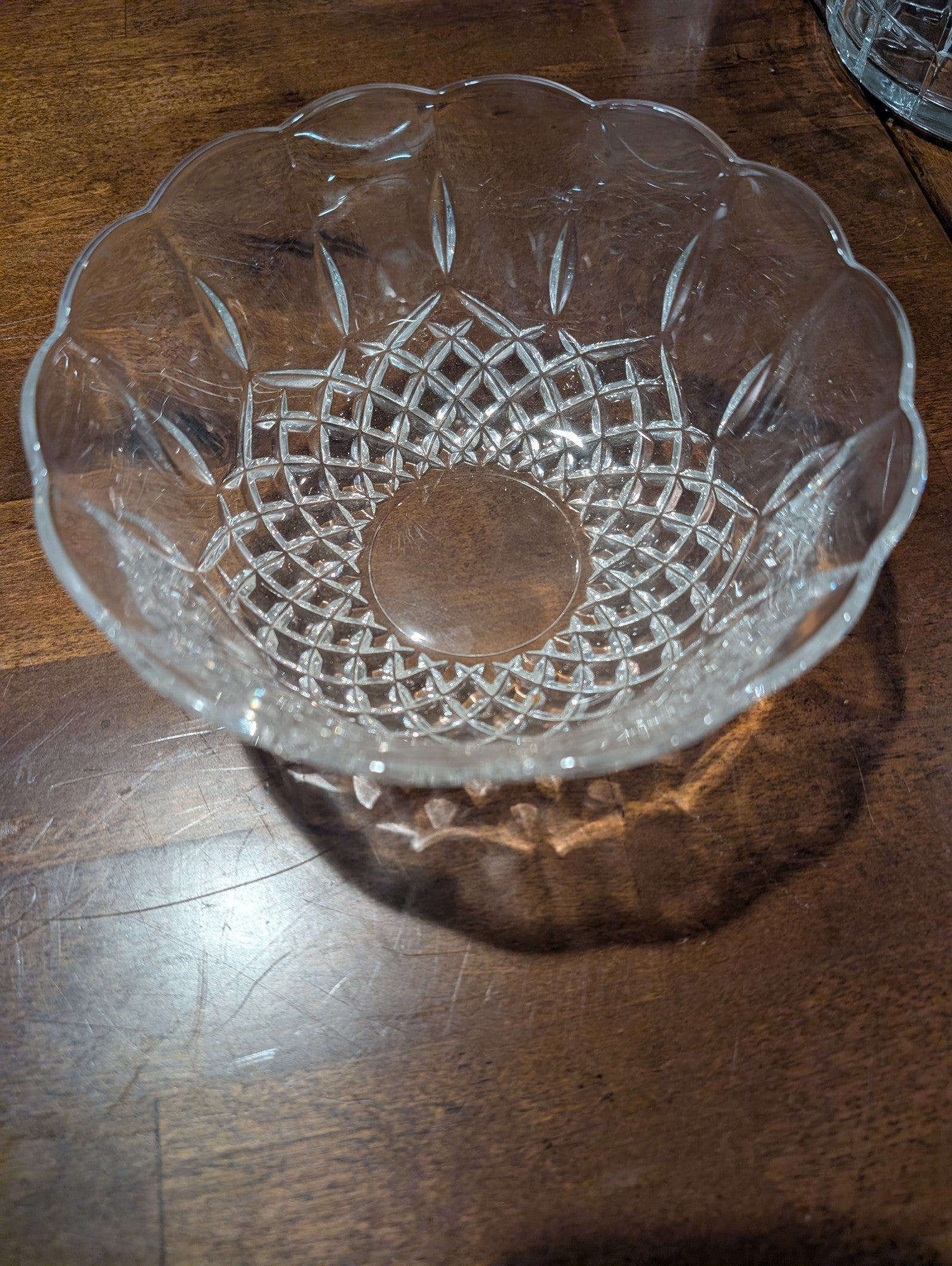 Scalloped Rim Clear Glass Serving Bowl with Diamond Cut Pattern