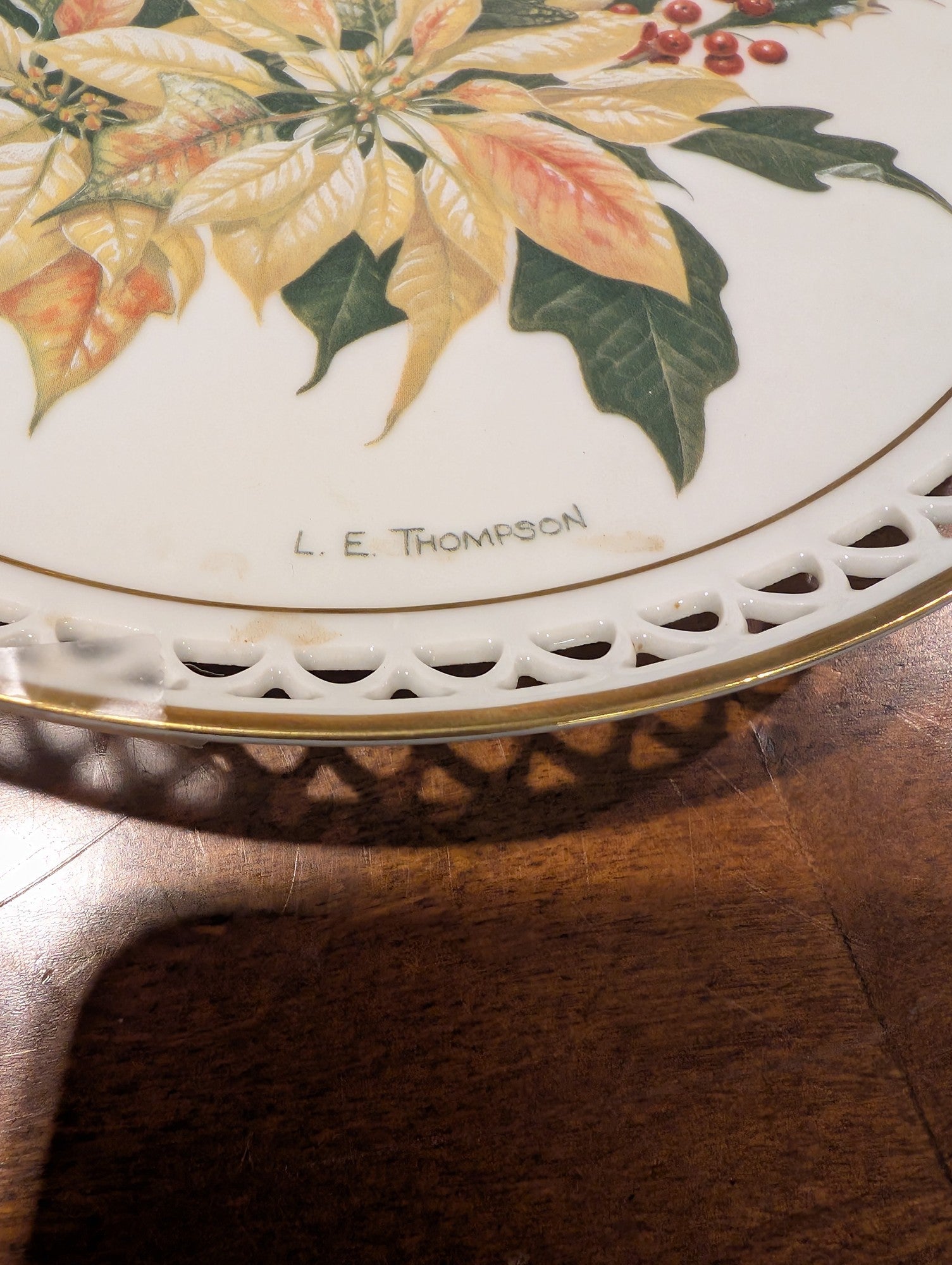 Bing & Grondahl Linda Thompson December Poinsettia Holly Porcelain Collector Plate 1985 Pierced Border