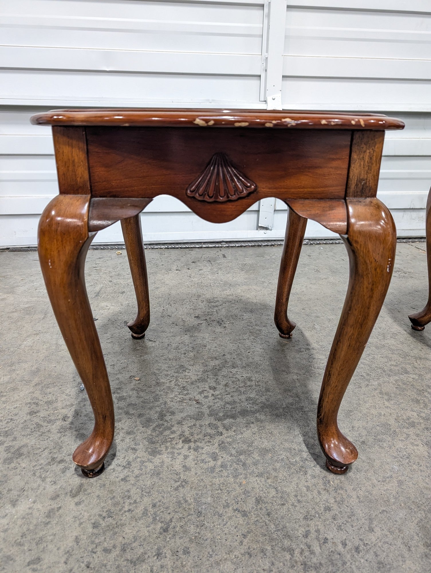 Traditional Oval Wood Side Table with Cabriole Legs