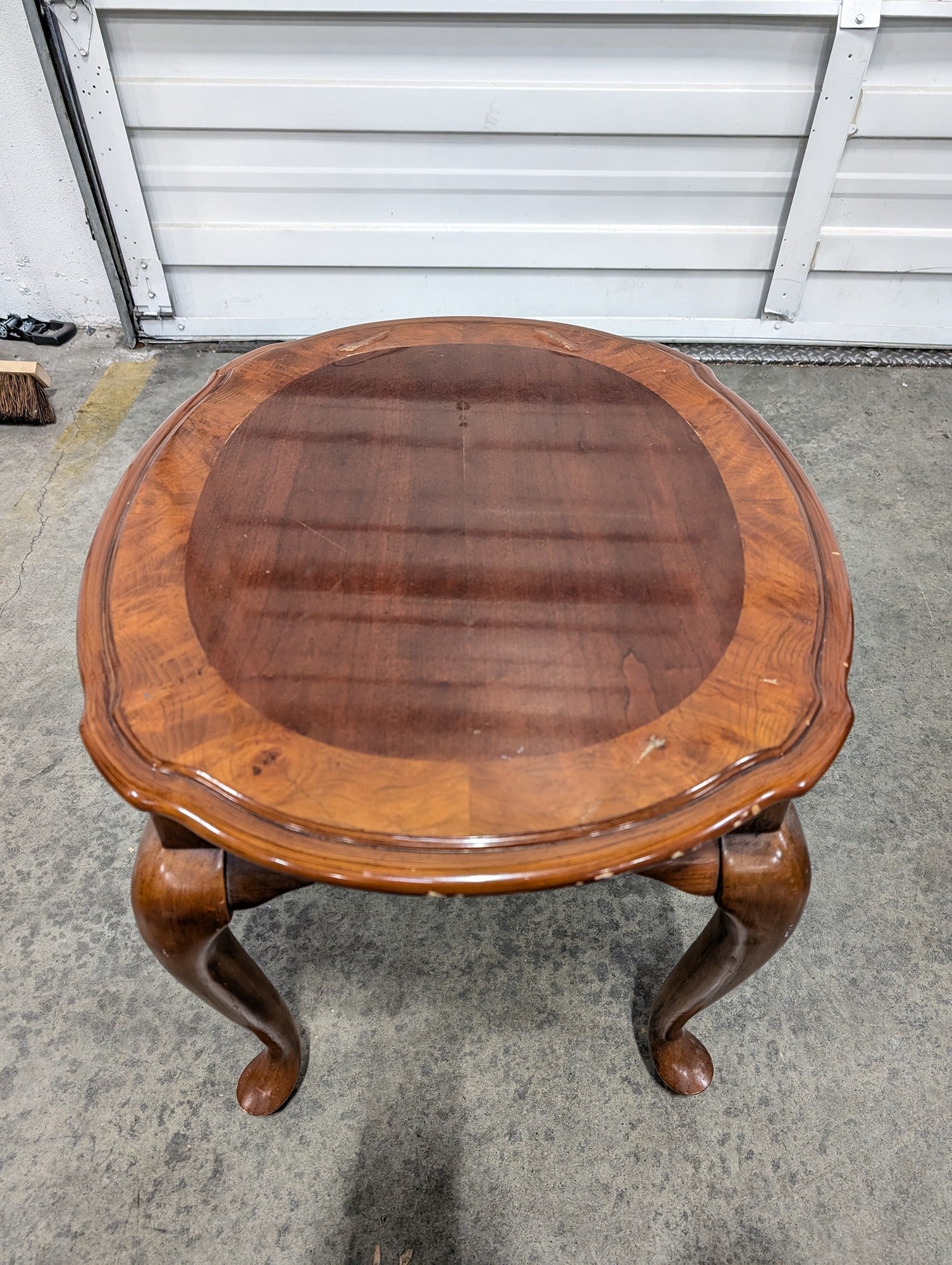 Traditional Oval Wood Side Table with Cabriole Legs