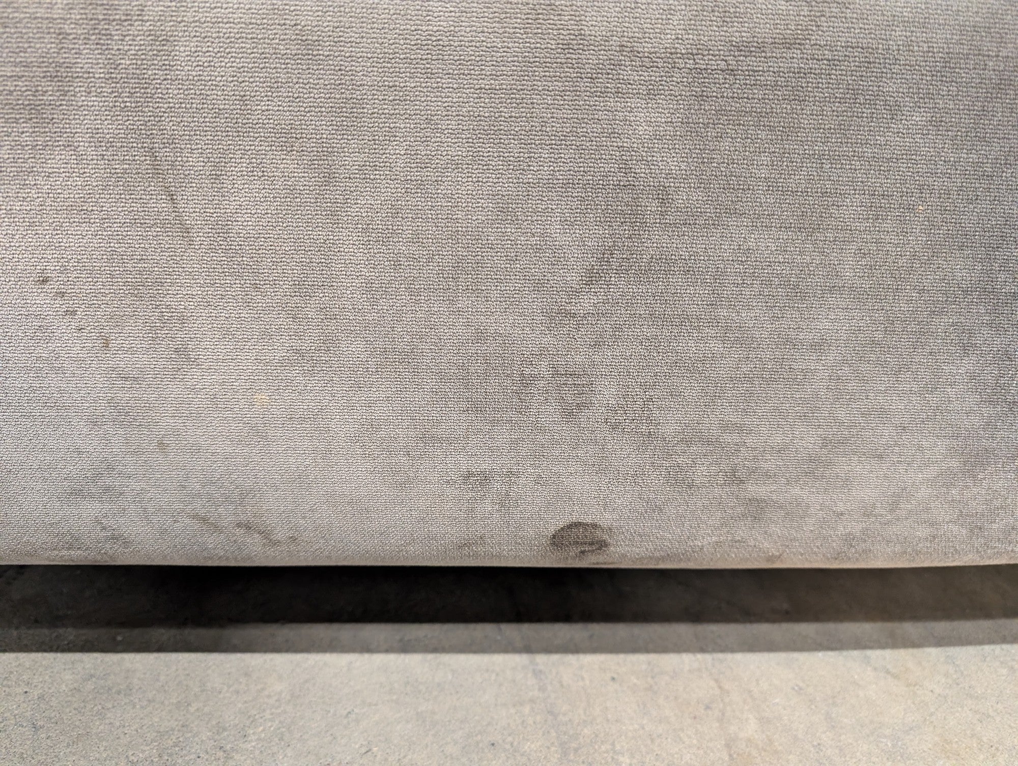 Comfortable Gray Fabric Sectional Sofa with Left-Facing Chaise