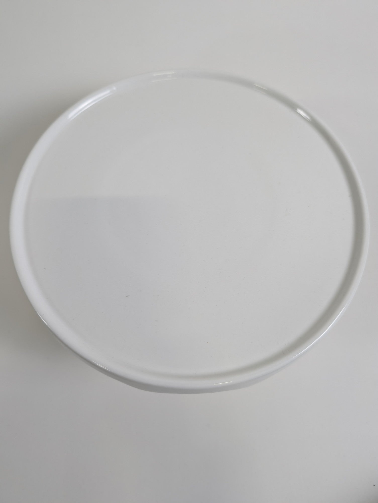 Rosanna Scalloped Edge White Pedestal Cake Stand