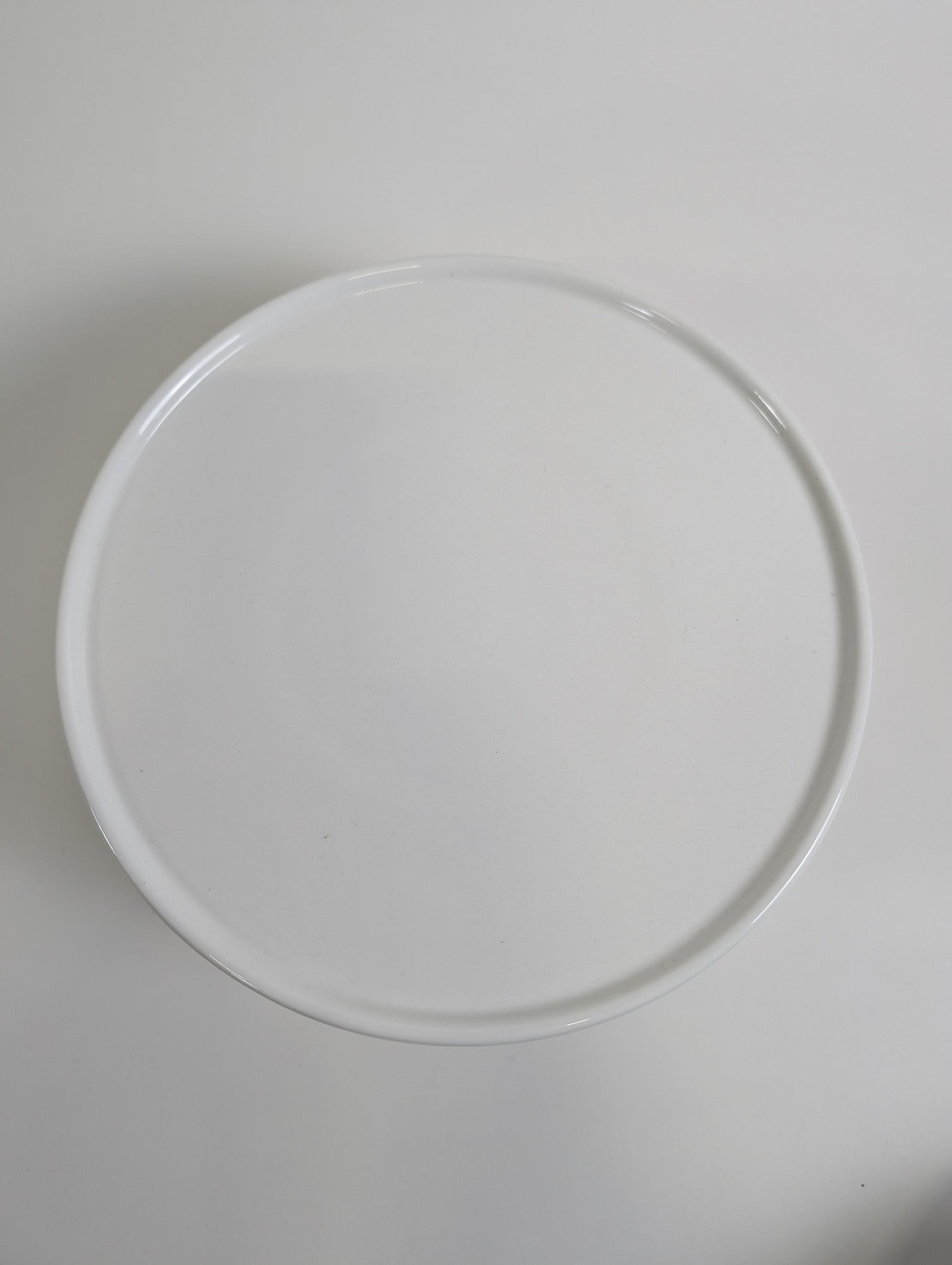 Rosanna Scalloped Edge White Pedestal Cake Stand