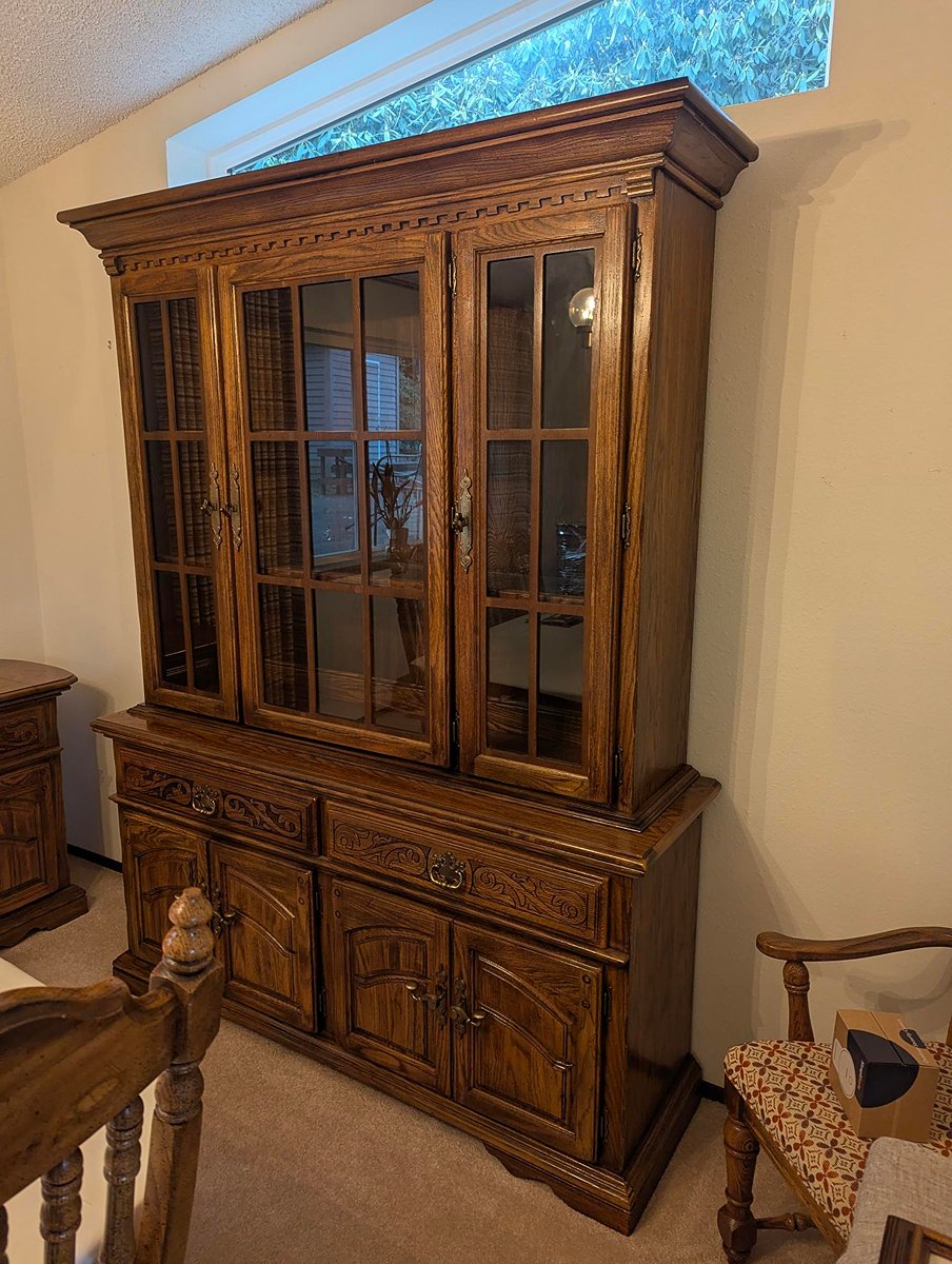 Lighted American Drew Tanglewood Display Hutch - Excellent Condition