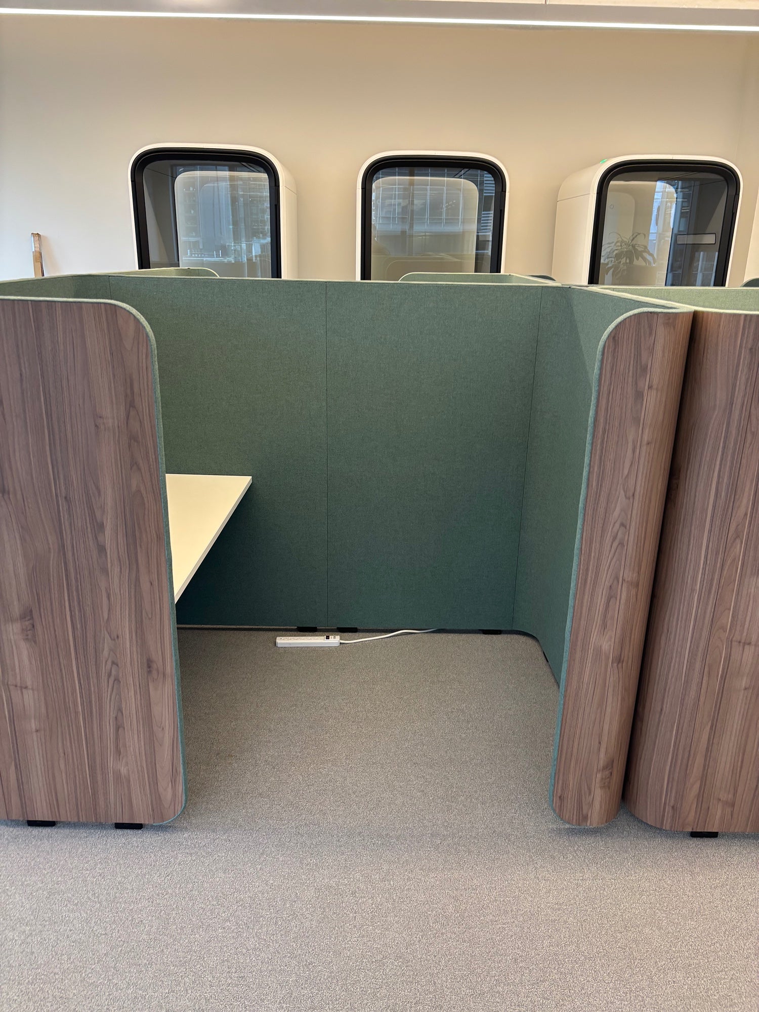 OFS Heya Privacy Focus Desk – Acoustic Workstation (4 Available)