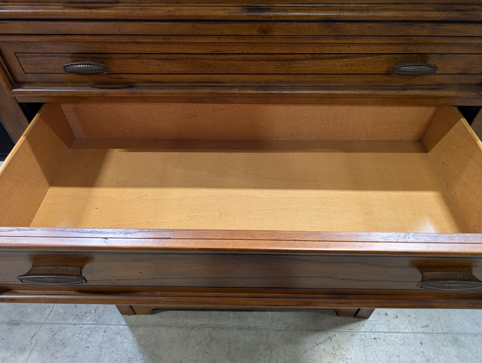 FLEXSTEEL Five Drawer Dresser