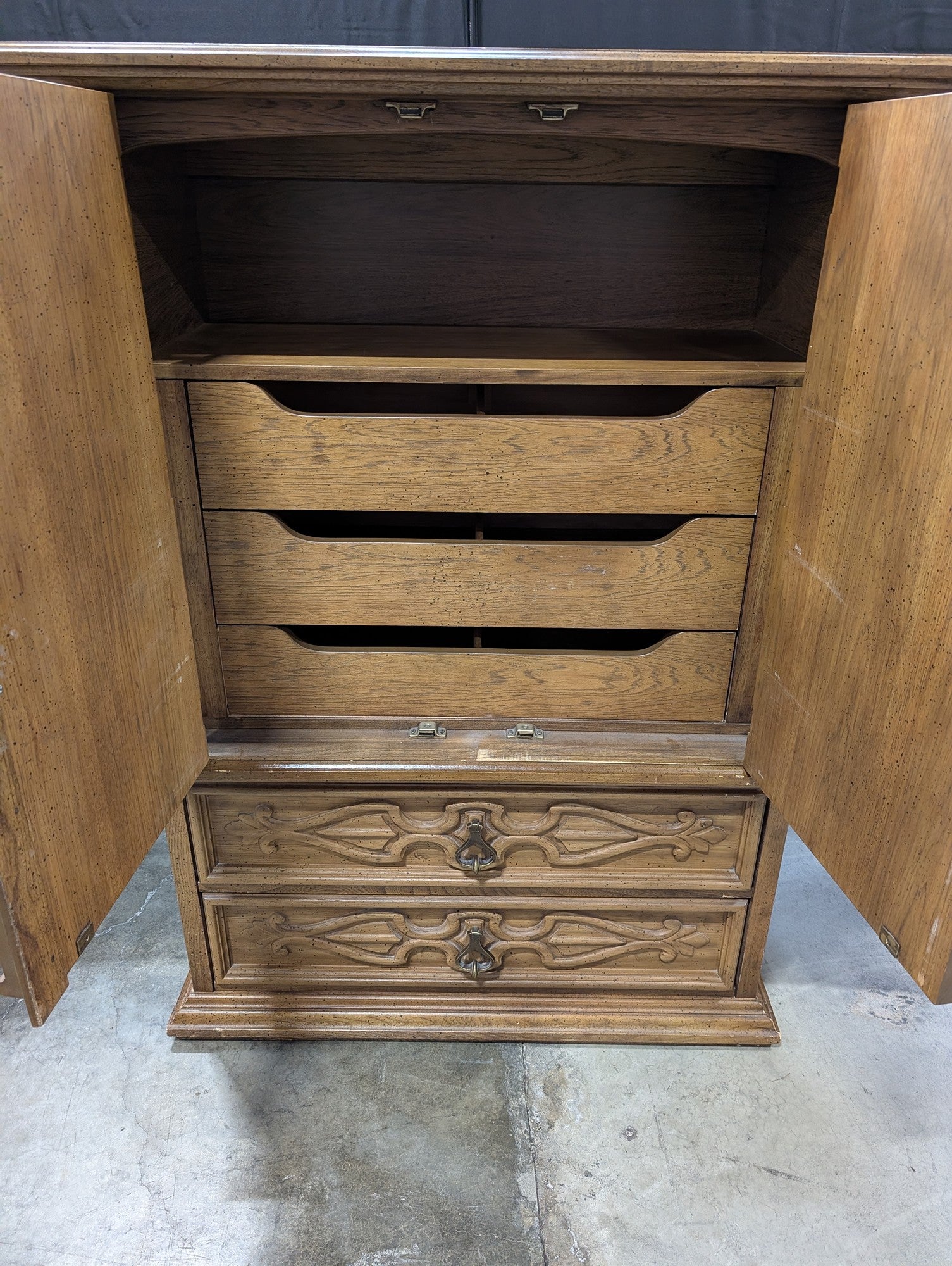 Bassett Furniture Wood Dresser Chest with Decorative Doors
