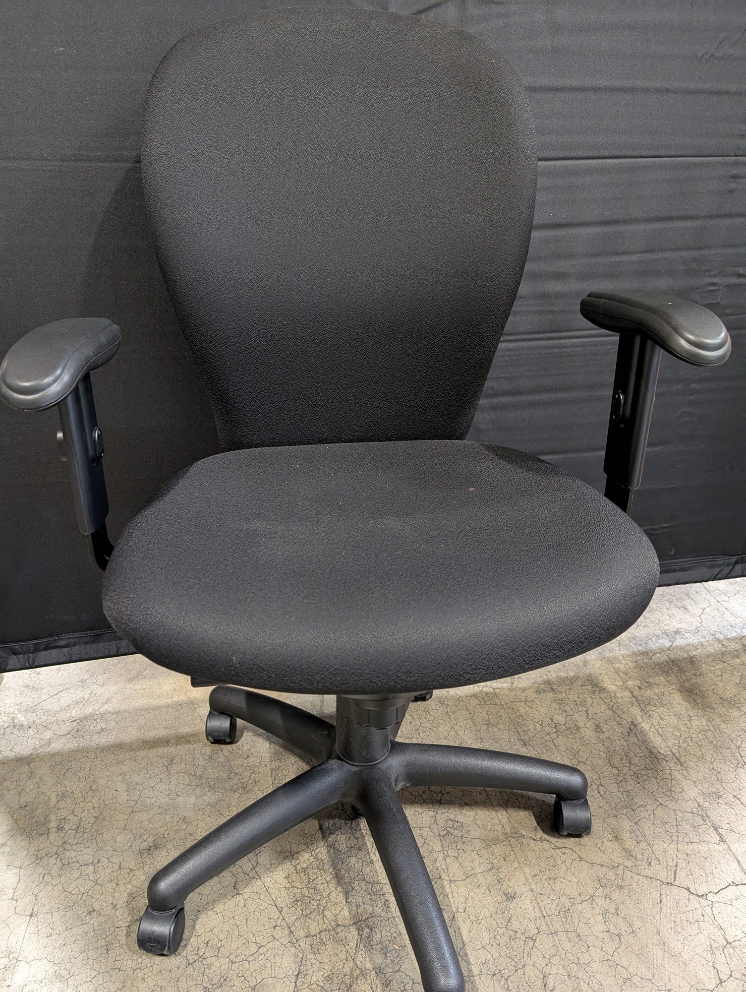 Adjustable Black Fabric Office Task Chair with Armrests