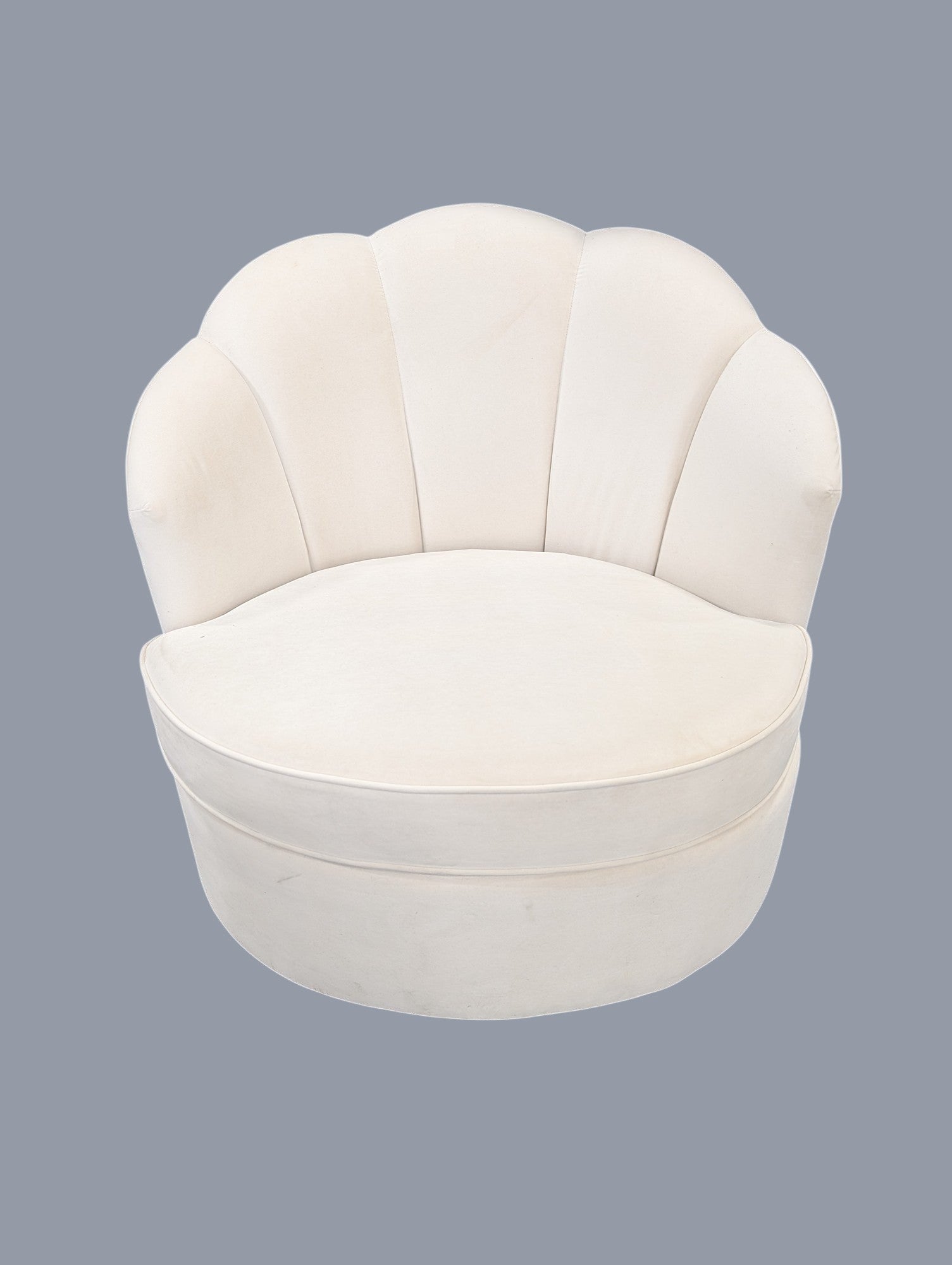 Chic Scalloped Back Swivel Accent Chair in Cream Upholstery