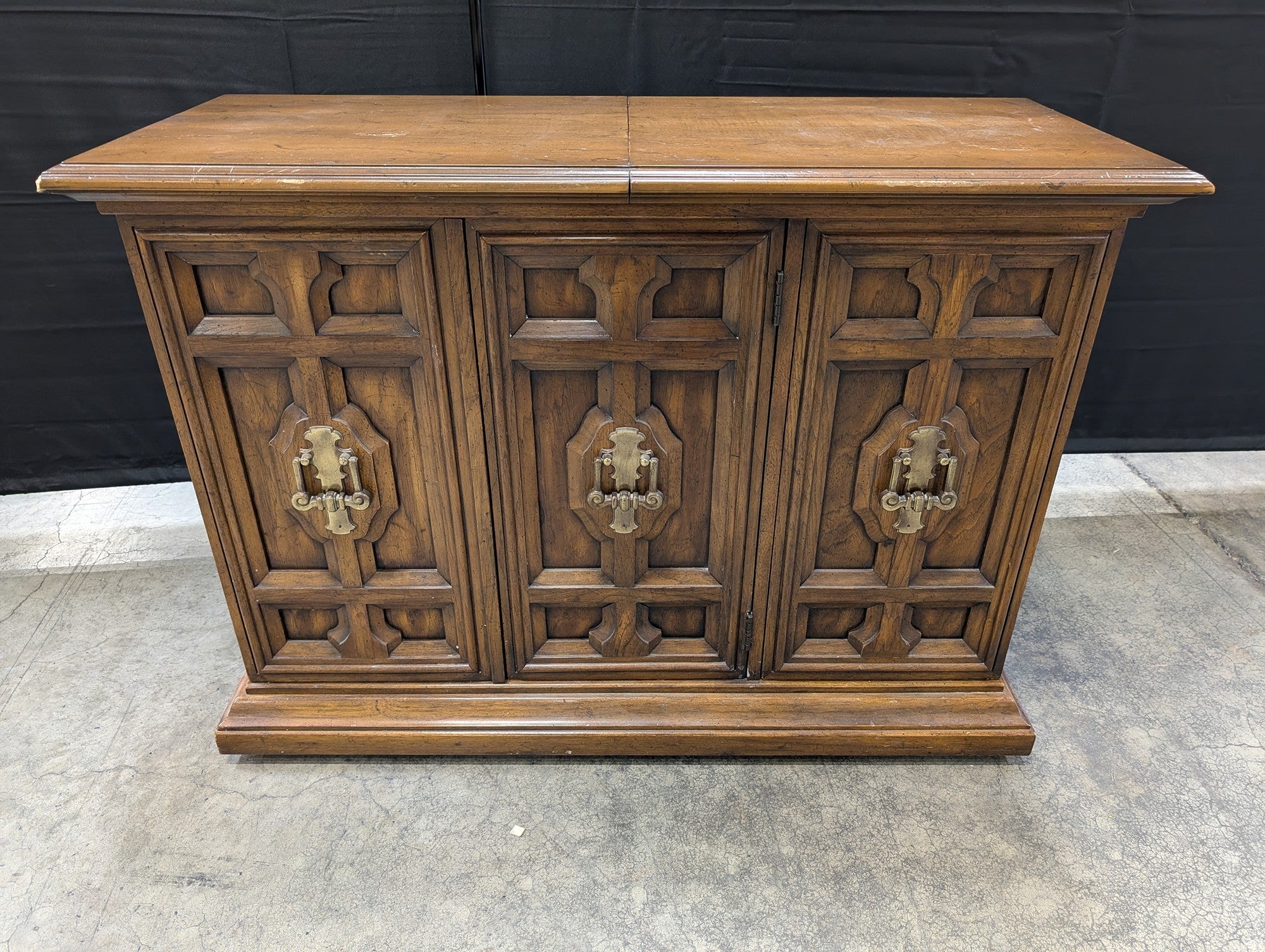 Drexel Heritage Mid-Century Wood Bar Cabinet Server with Drop-Leaf Top