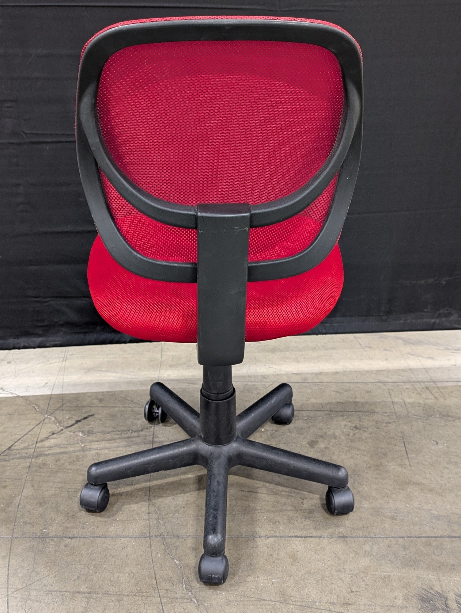 Vibrant Red Mesh Task Chair with Adjustable Height