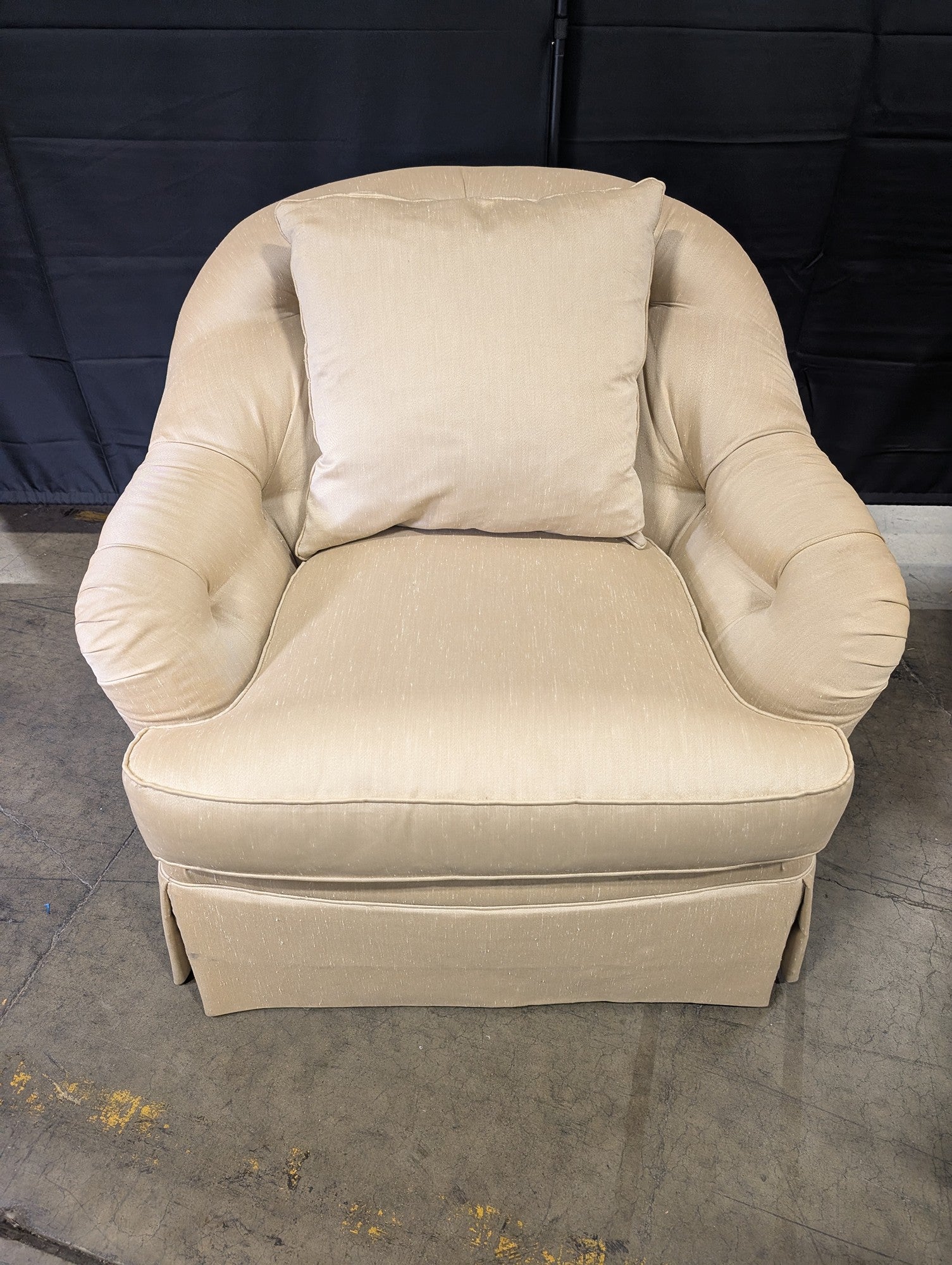 Henredon Classic Tufted Upholstered Club Chair