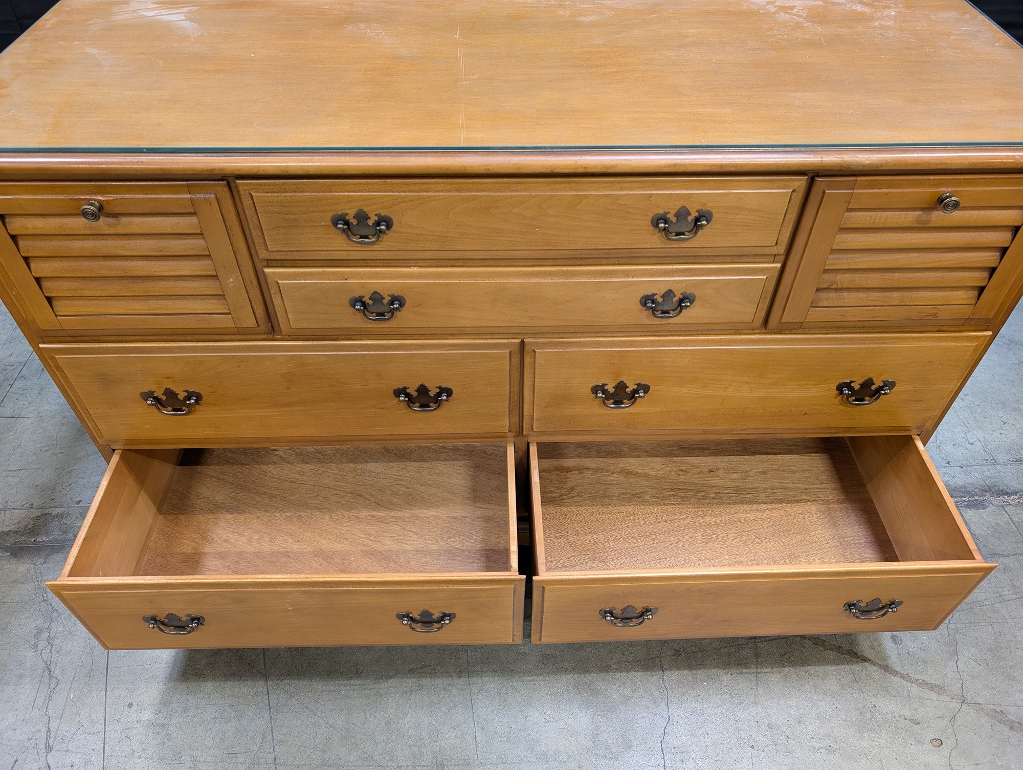 Nantucket Maple Classic Eight Drawer Dresser with Glass Top