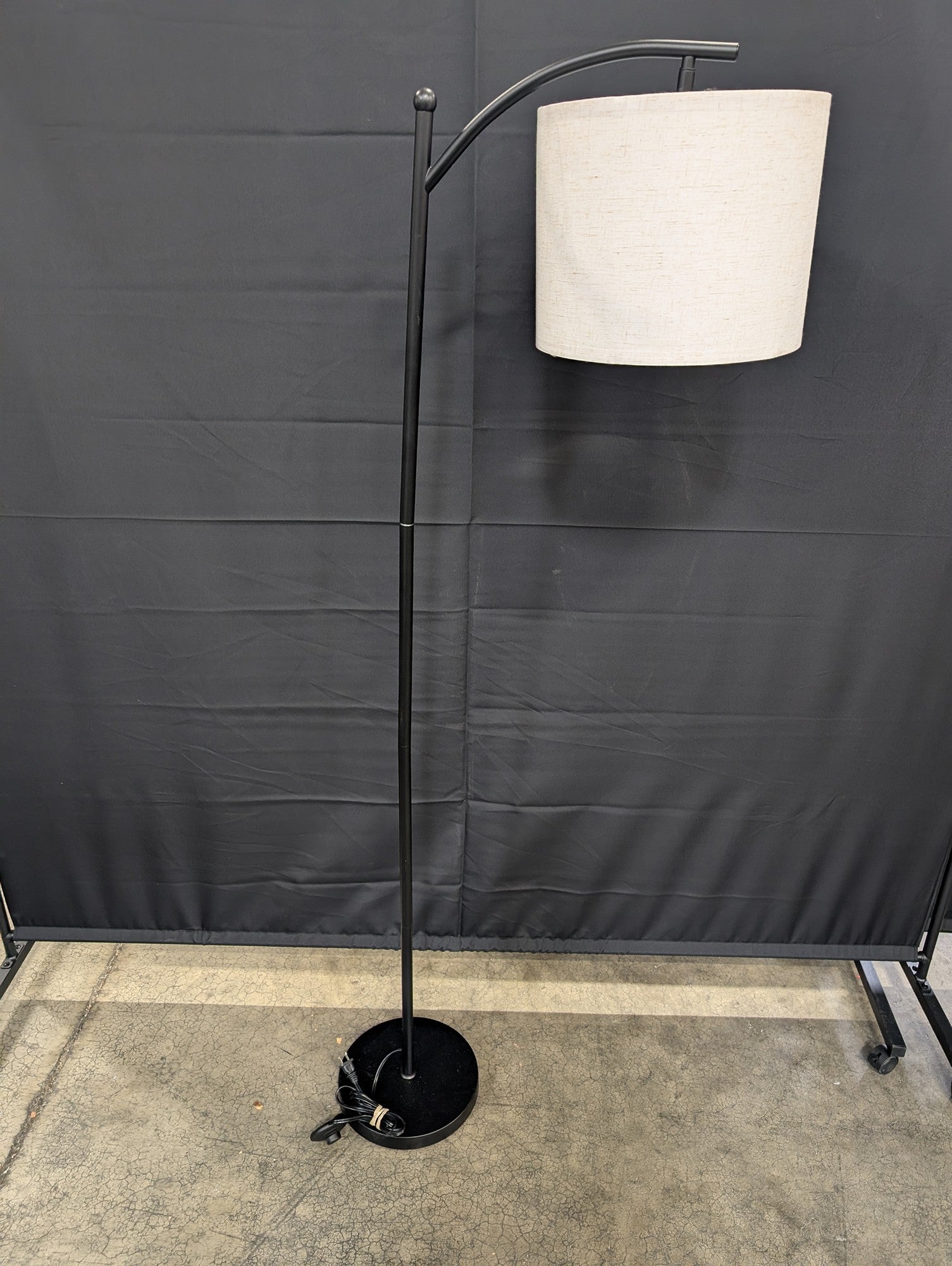Modern Black Metal Arc Floor Lamp with Off-White Fabric Shade