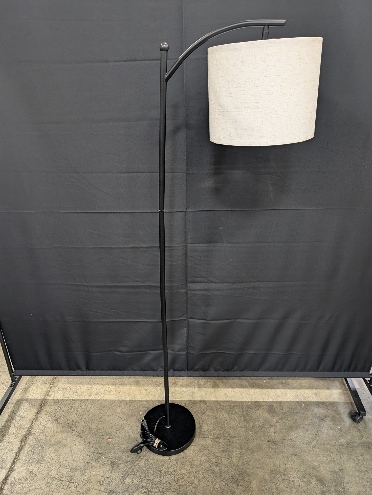 Modern Black Metal Arc Floor Lamp with Off-White Fabric Shade