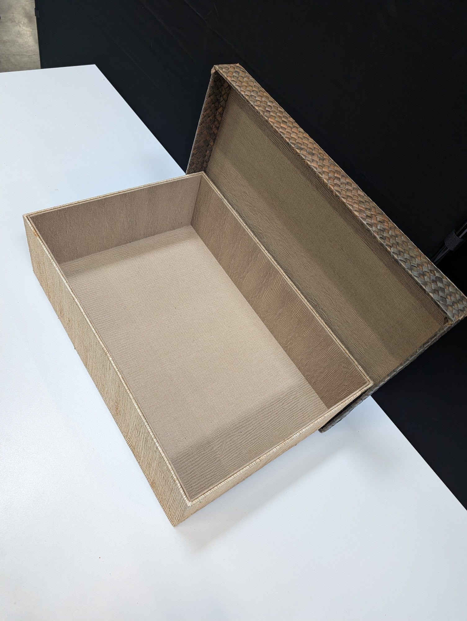 Woven Natural Fiber Storage Box with Hinged Lid