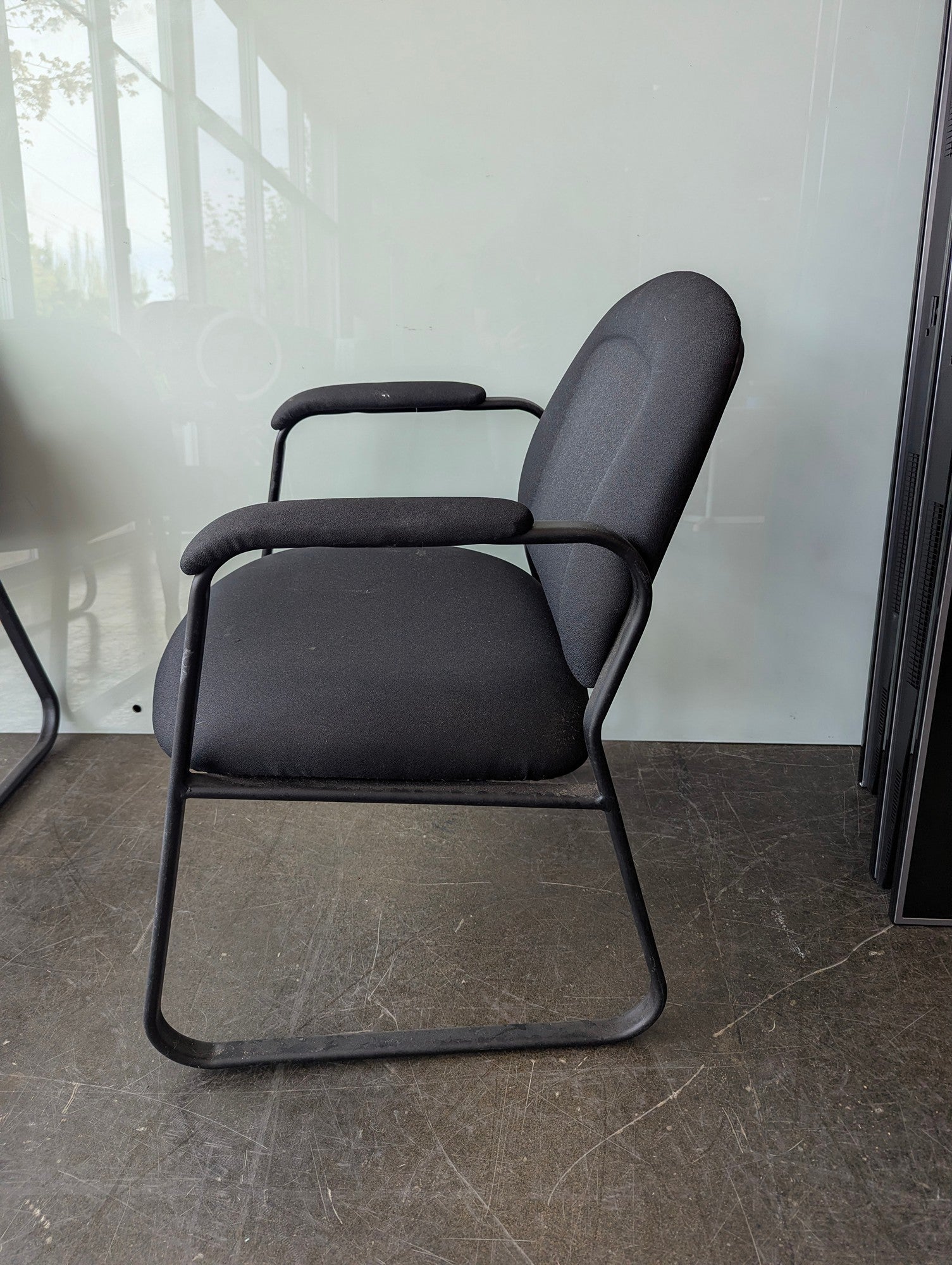 Black Fabric Upholstered Office Guest Chair with Armrests