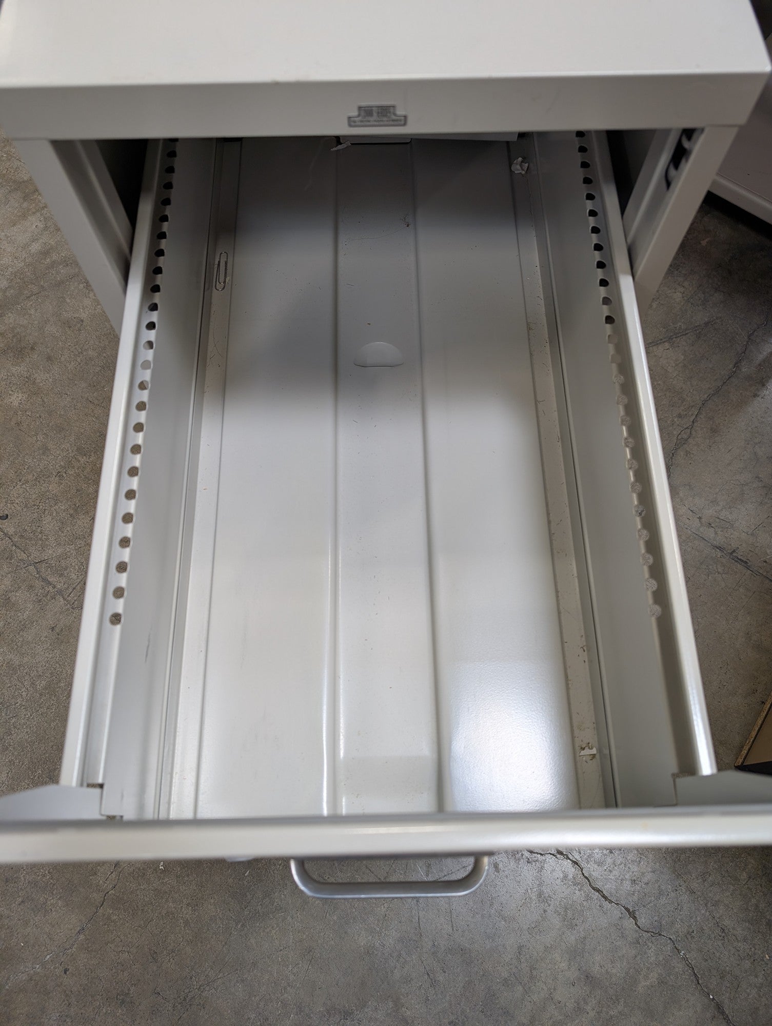 HON INDUSTRIES 2000 SERIES Two-Drawer Metal Filing Cabinet