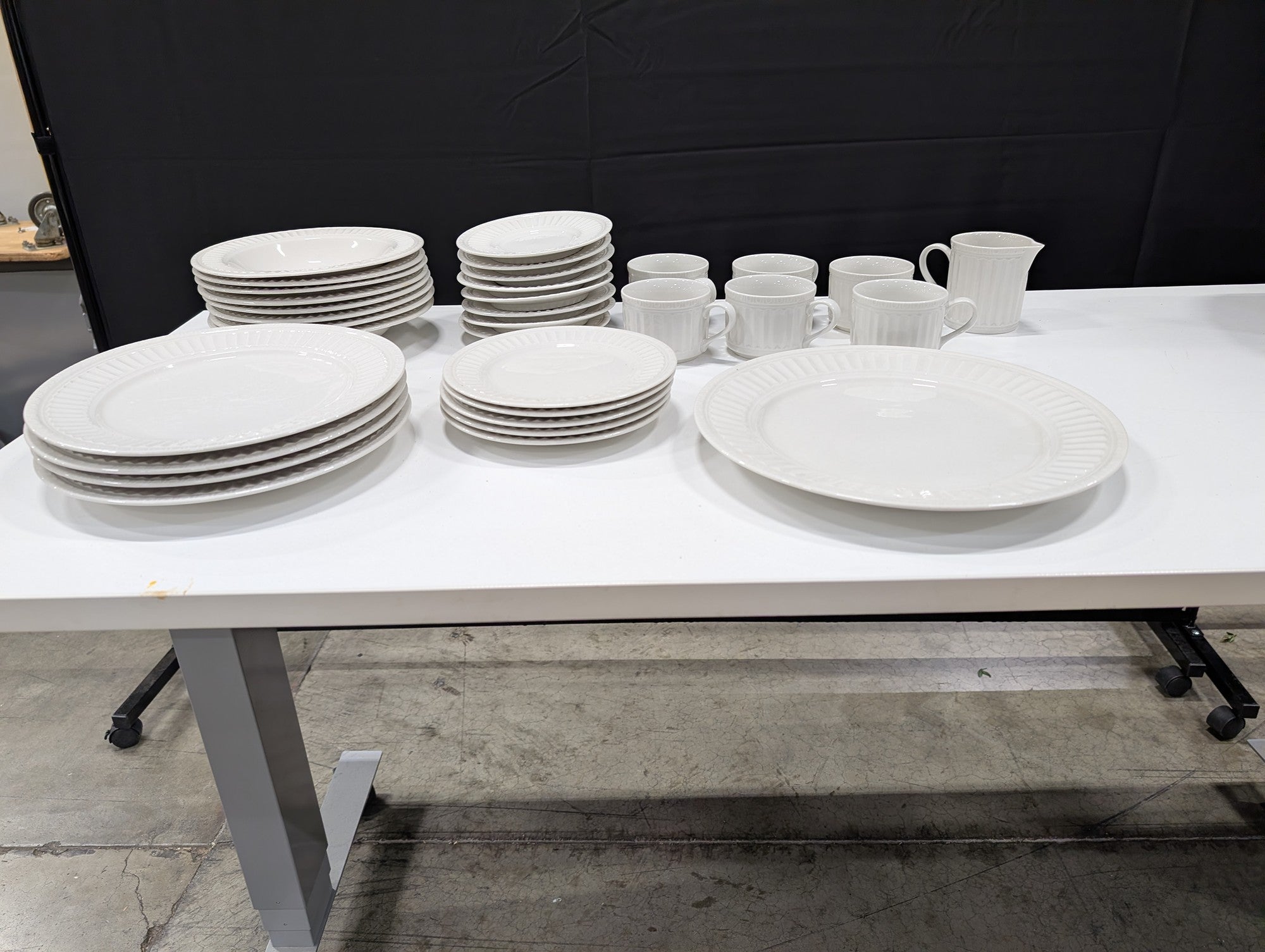 Monarch 8841 Ribbed Off-White Stoneware Dinnerware Set - 33 Pieces