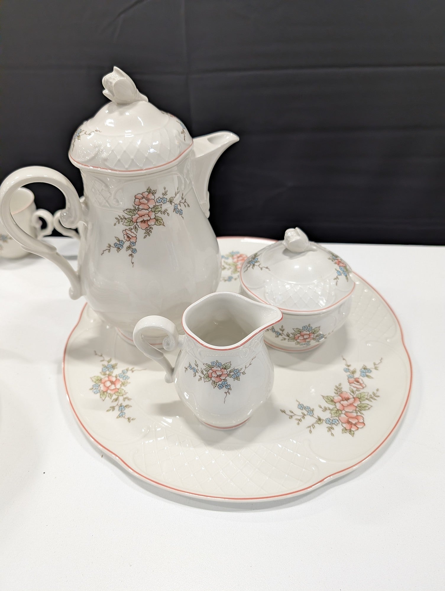 Charming Villeroy & Boch Rosette Floral Porcelain Dinnerware Tea Coffee Set