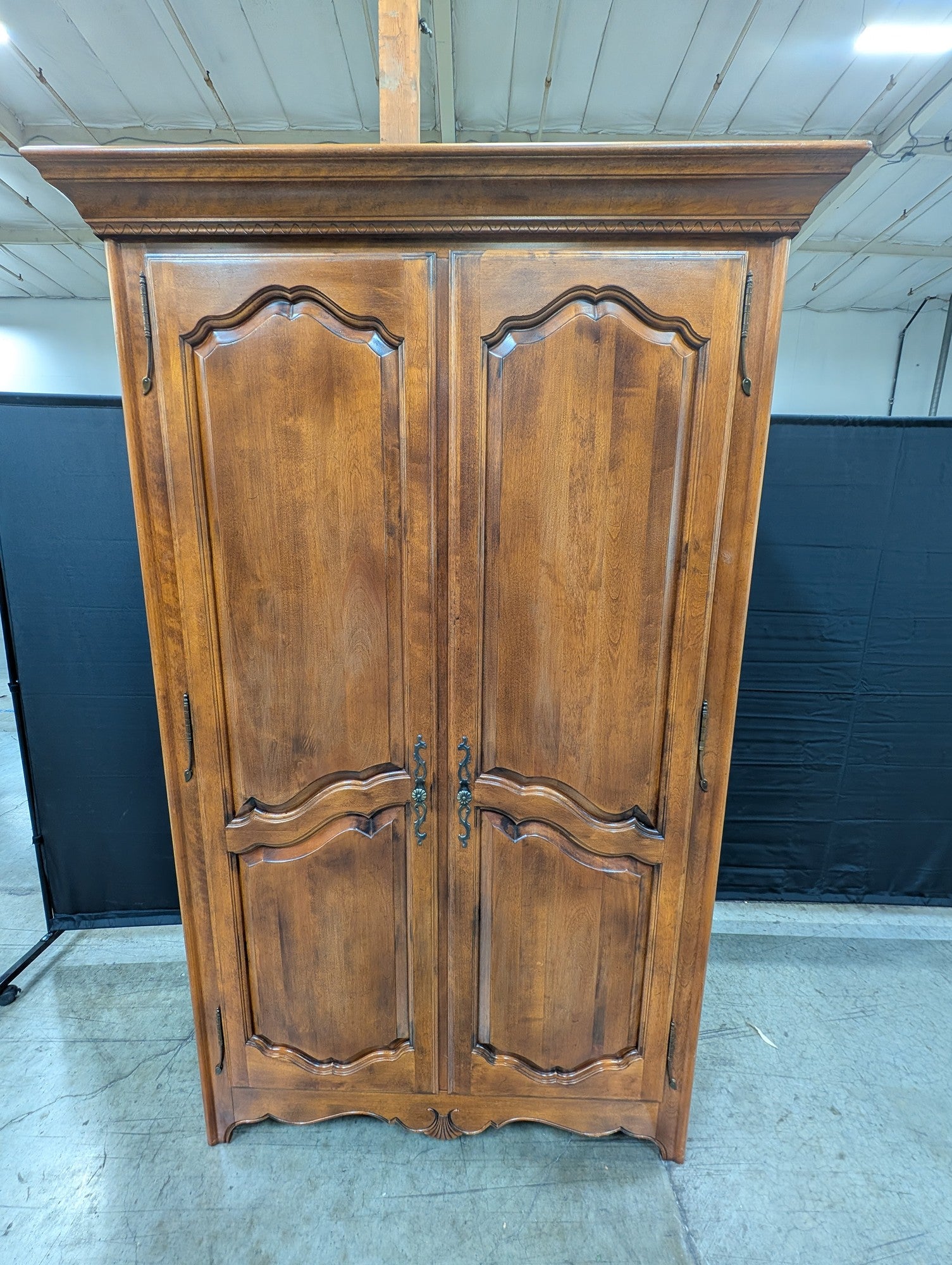 Ethan Allen Solid Wood French Country Armoire / Wardrobe / Dresser – Excellent Condition