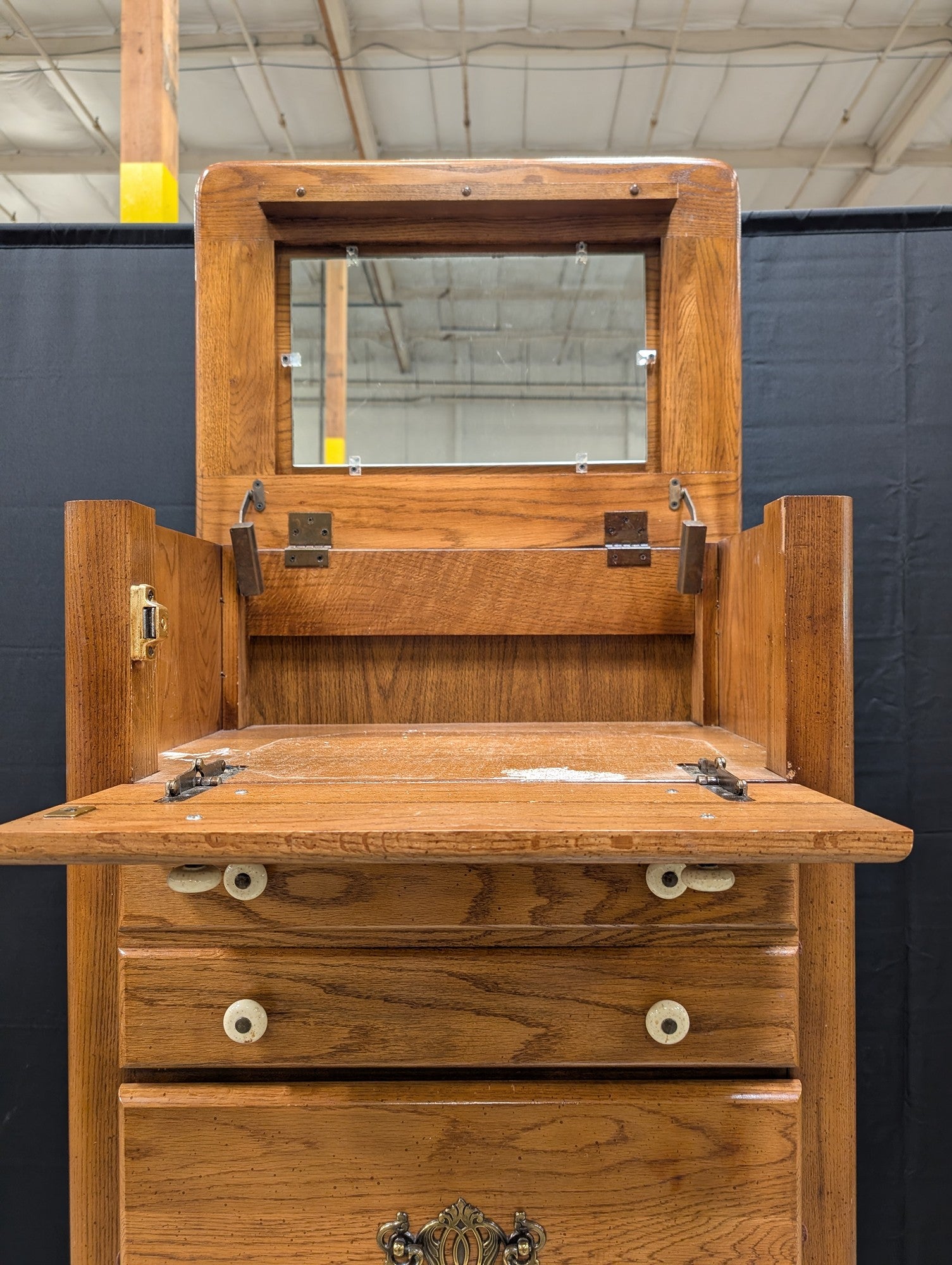 Bassett Traditional Wood Lingerie Chest with Vanity Top