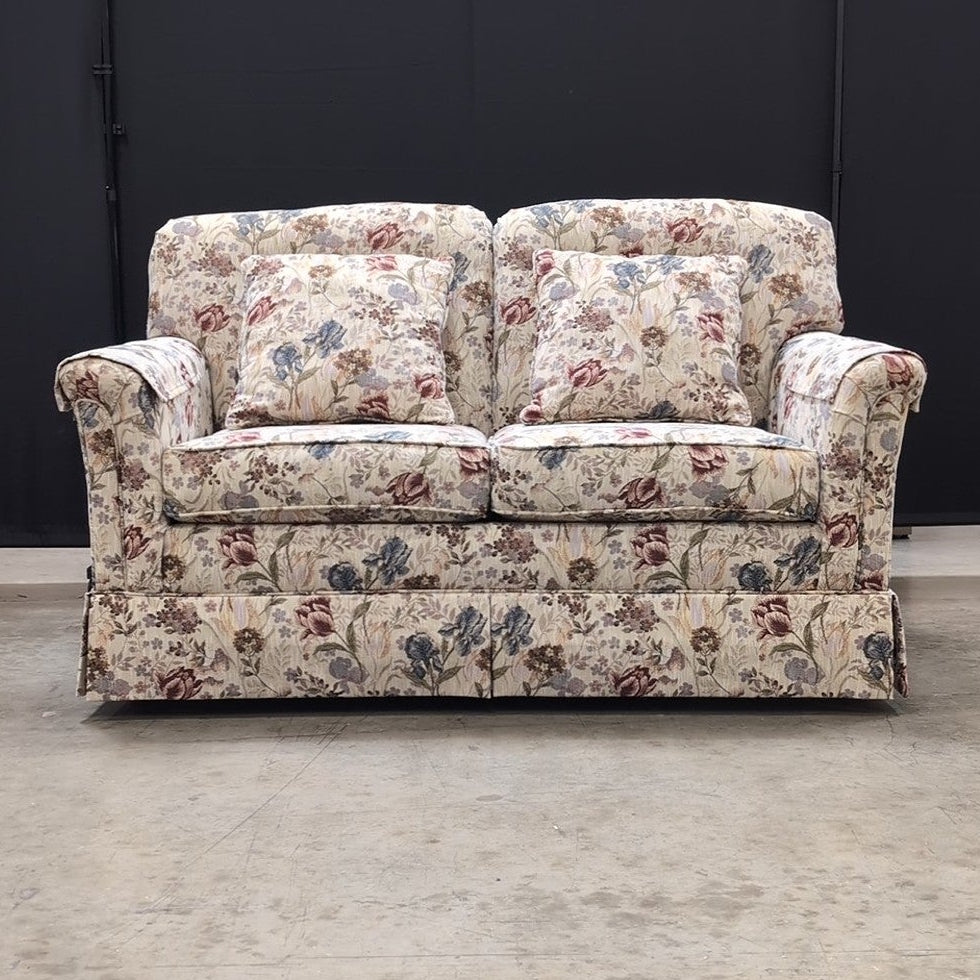 Flexsteel Traditional Floral Upholstered Loveseat