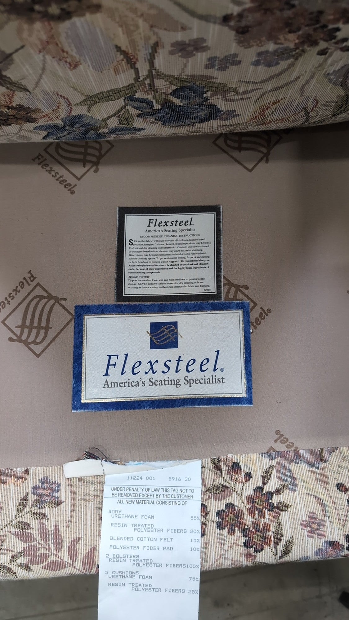 Flexsteel Traditional Floral Upholstered Three-Seater Sofa with Rolled Arms