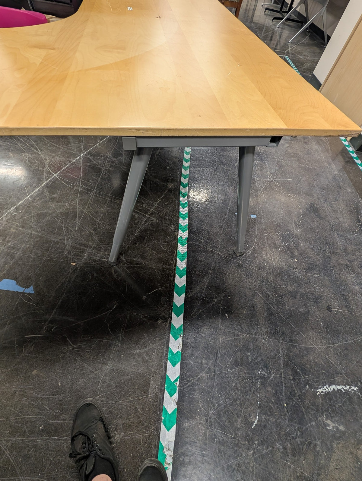 Spacious L-Shaped Corner Workstation Desk with Metal Legs
