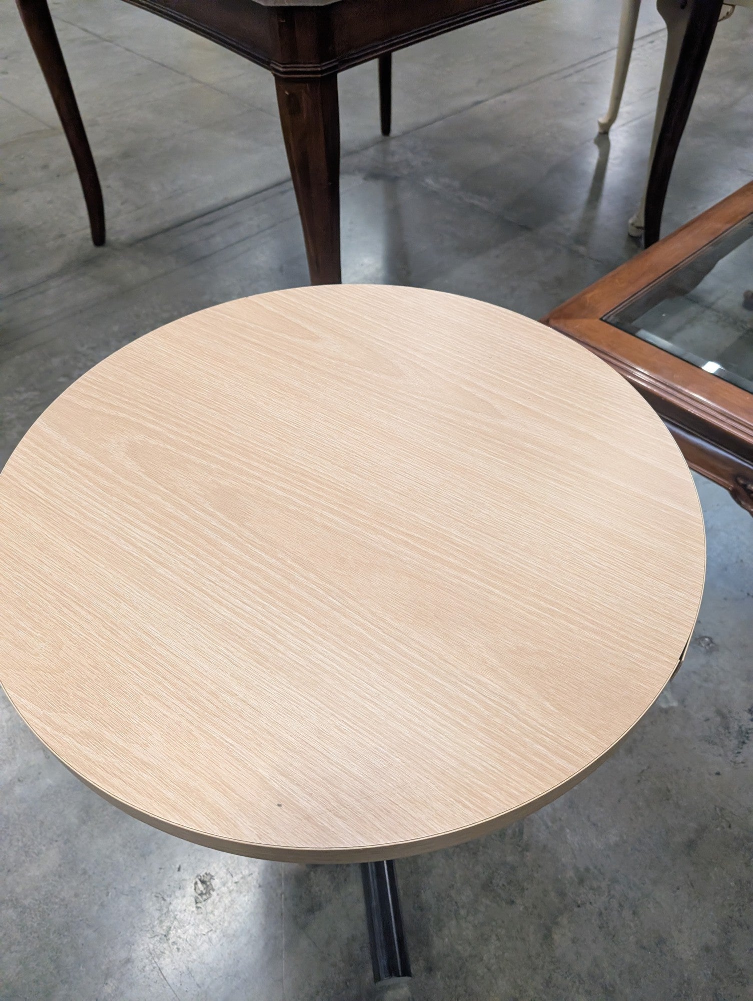 2' Round table