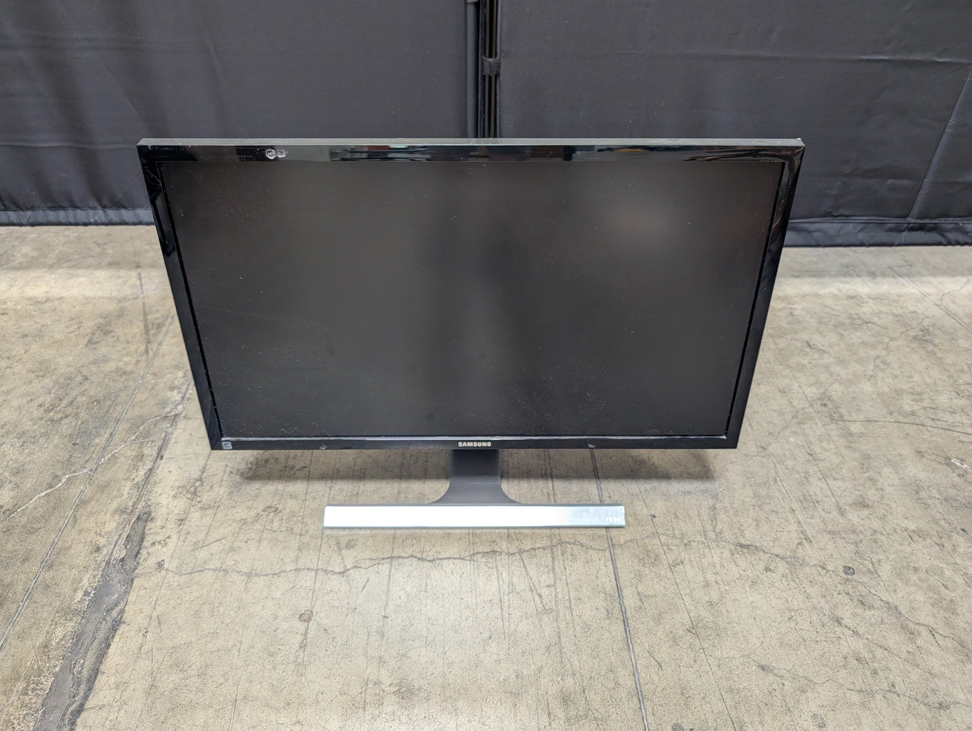 Samsung U28D590D 28-inch 4K UHD Monitor Display