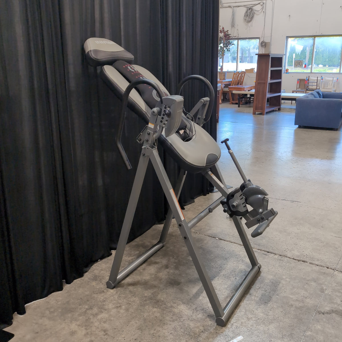 INNOVA Grey and Black Workout Machine with Padded Seat