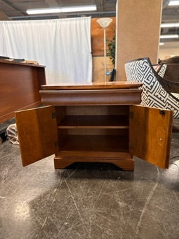 Oak 2 Door Nightstand/ Side Table